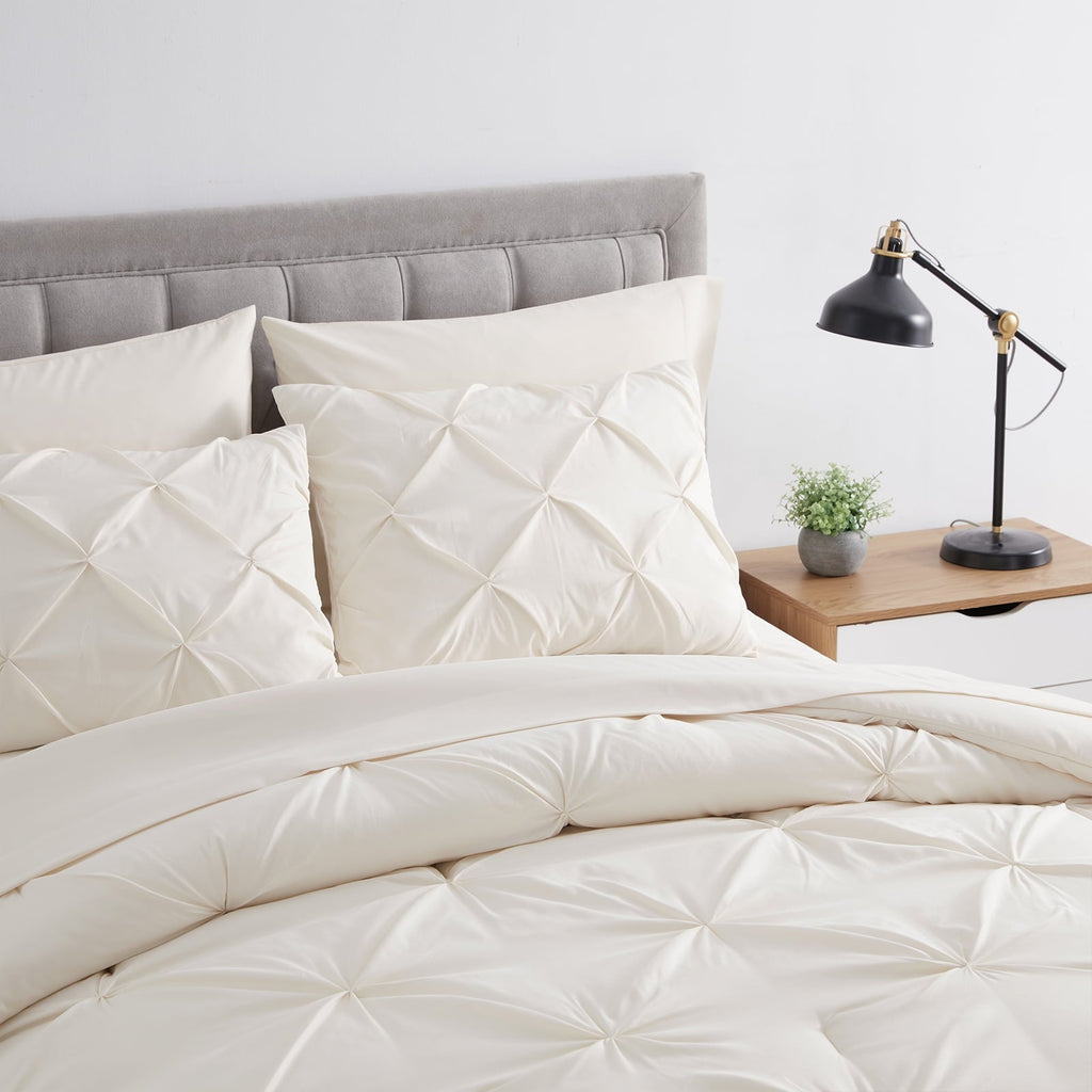 Hypoallergenic Cloud Comforter Set, 3-Piece, Queen, Pleated Wrinkle-Resistant Microfiber Bedding, Ivory, All-Season - Hypoallergenic Ultra-Fluffy Quilt for Winter Detail
