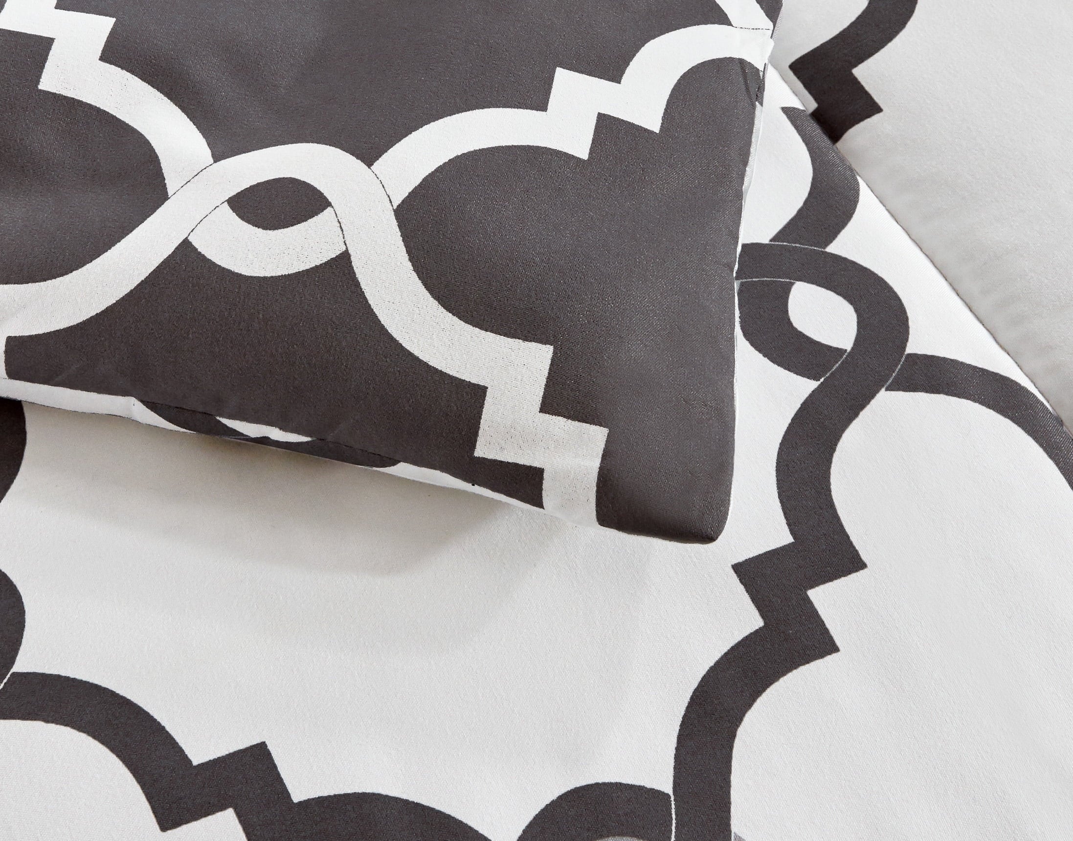 All-Season 4 Piece Geometric Twin Comforter Set - Polyester Filling Reversible Washable Comforter Set - Luxurious Quilted Duvet Cover Set Detail