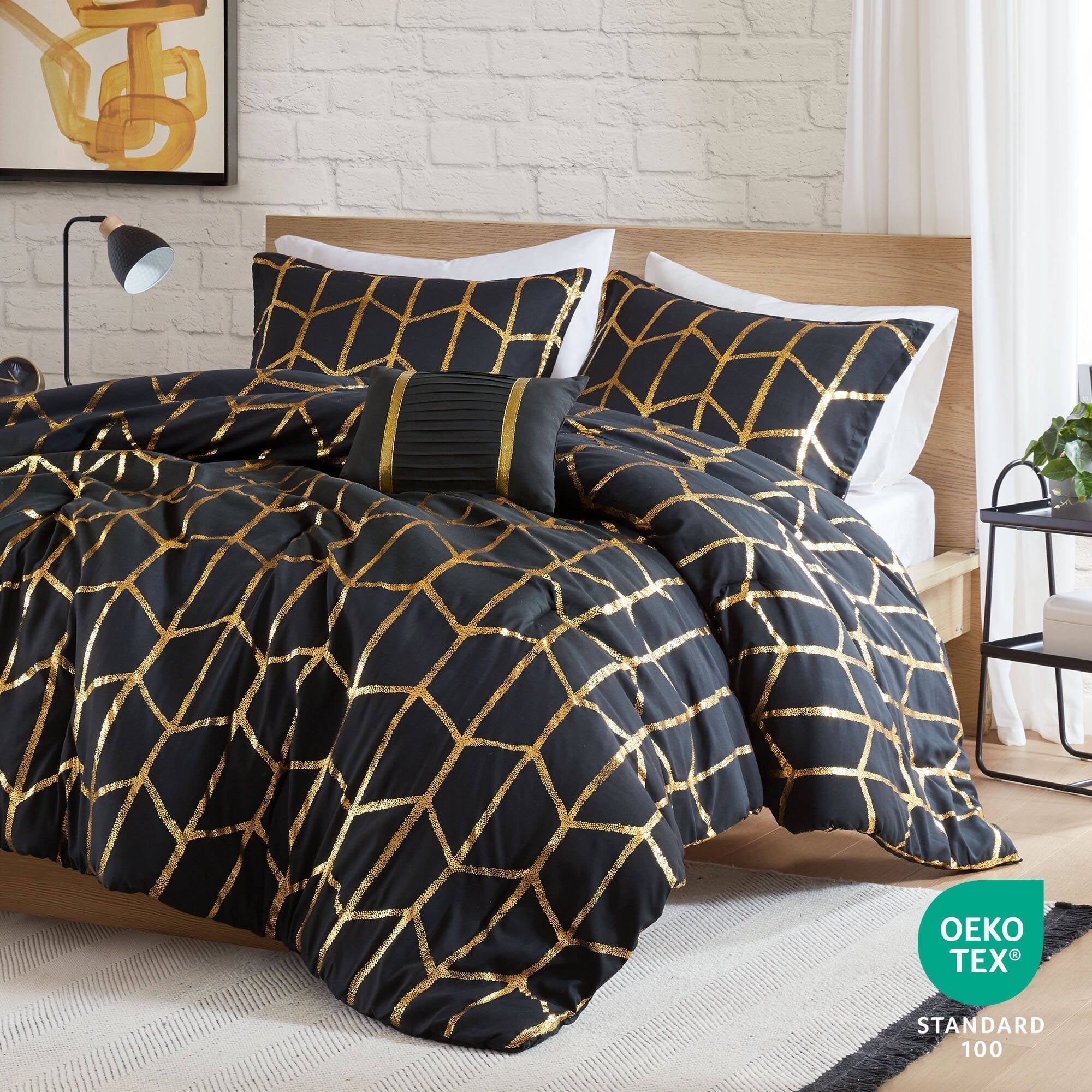 Fluffy Down Alternative Full/Queen Size Comforter Set, 4-Piece Bedding Set for All Seasons, Geometric Metallic Comforter Bed Set with Decor P... - Hypoallergenic Ultra-Fluffy Quilt for Winter Detail
