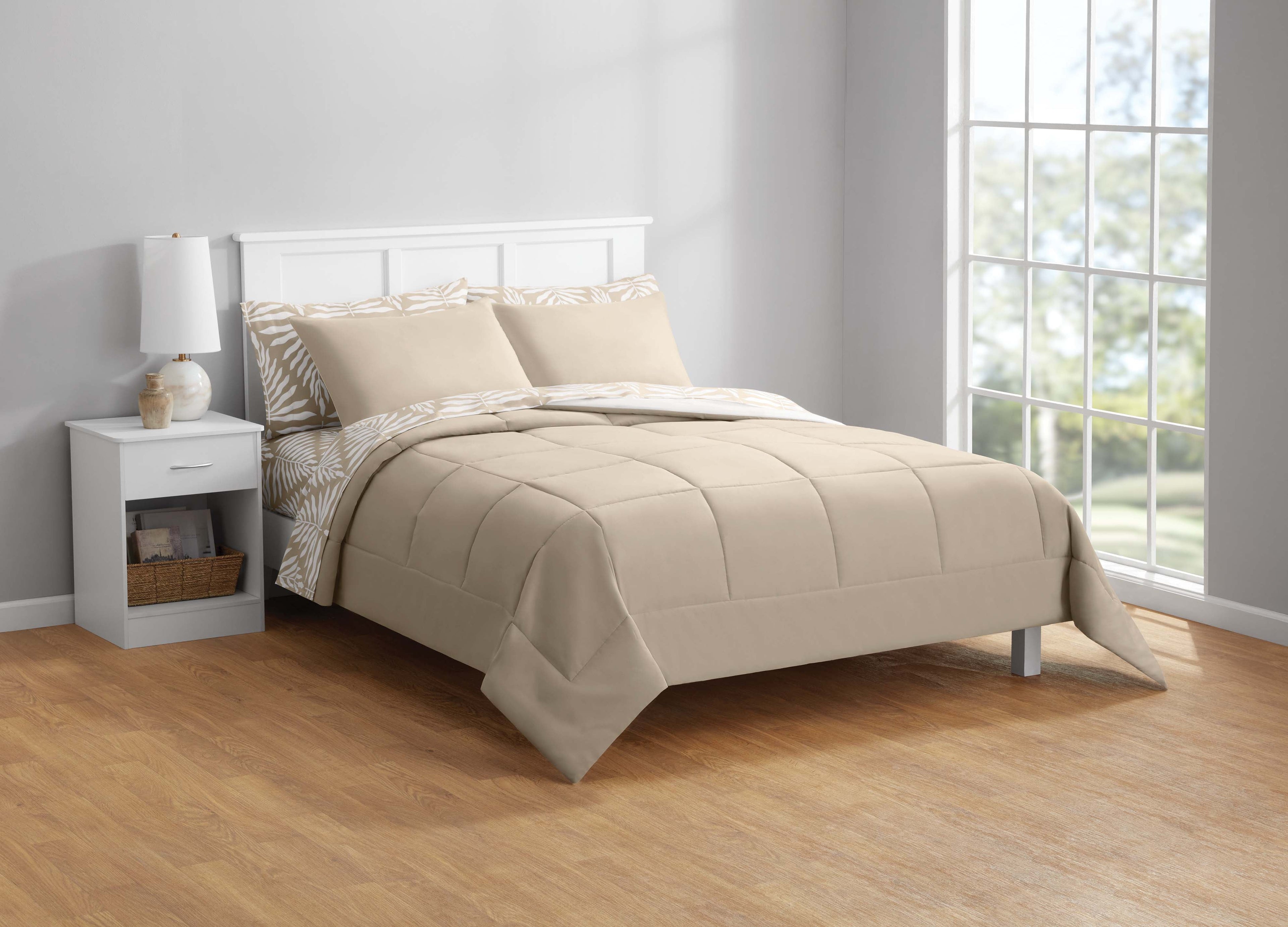 Heavyweight Warmth All in One Reversible Comforter and Sheet Set- 7 Piece, Queen, Beige Palm - Hypoallergenic Ultra-Fluffy Quilt for Winter Detail
