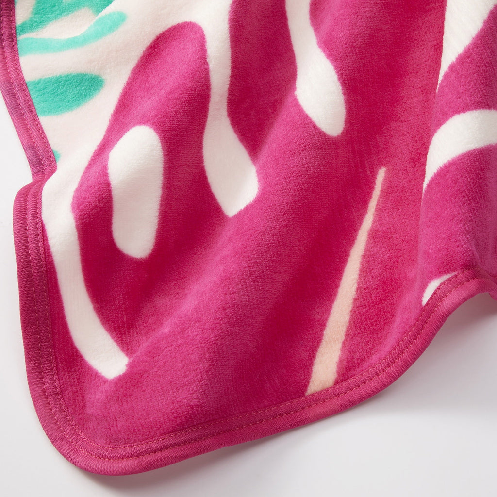 Reversible Sherpa Kids Pink White Print Fleece Throw Blanket, 46 x 60 - Cozy Fleece Throw Blanket for Couch & Bed Detail