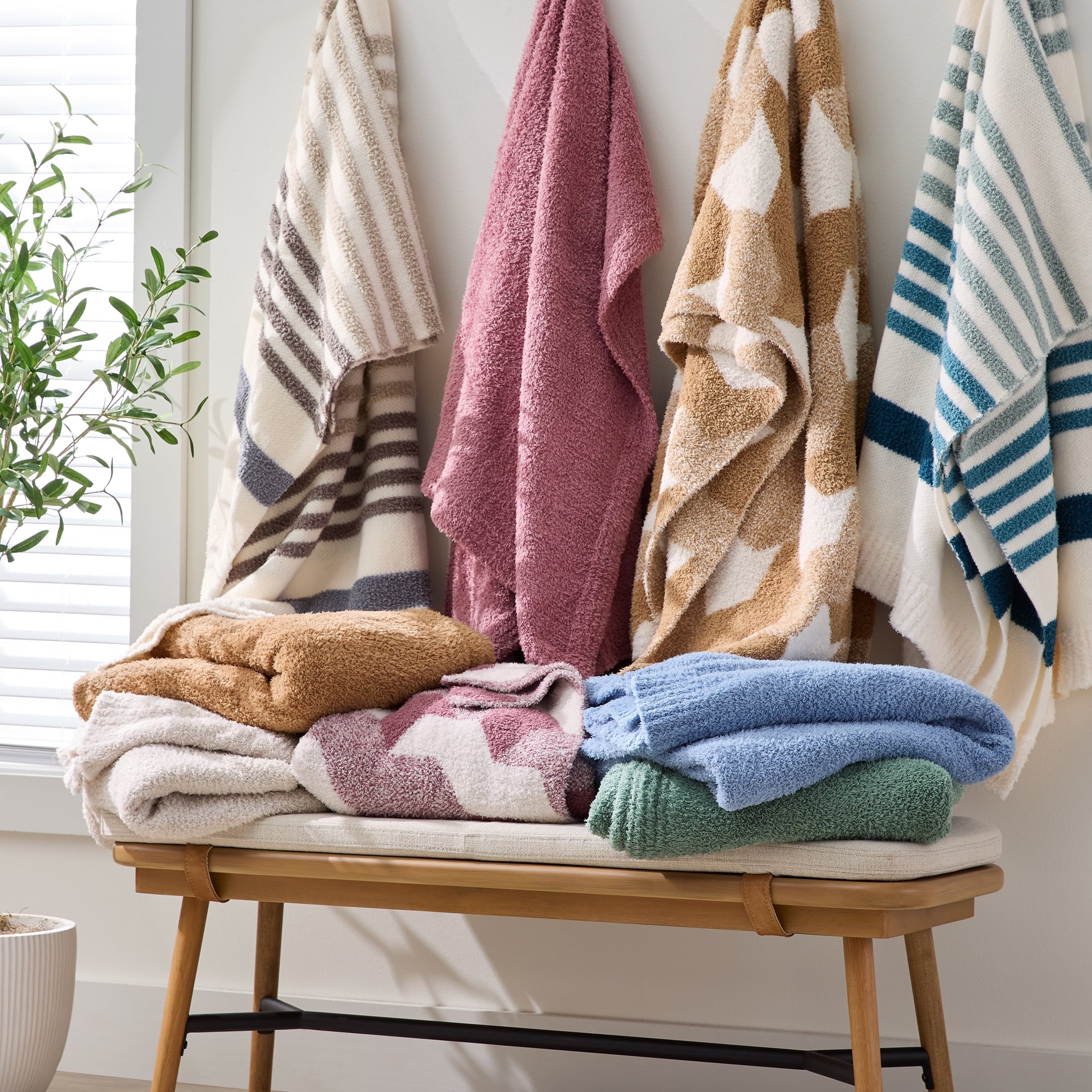 Lightweight Warm Beige Cozy Knit Throw, 50" x 72" - Cozy Fleece Throw Blanket for Couch & Bed Detail