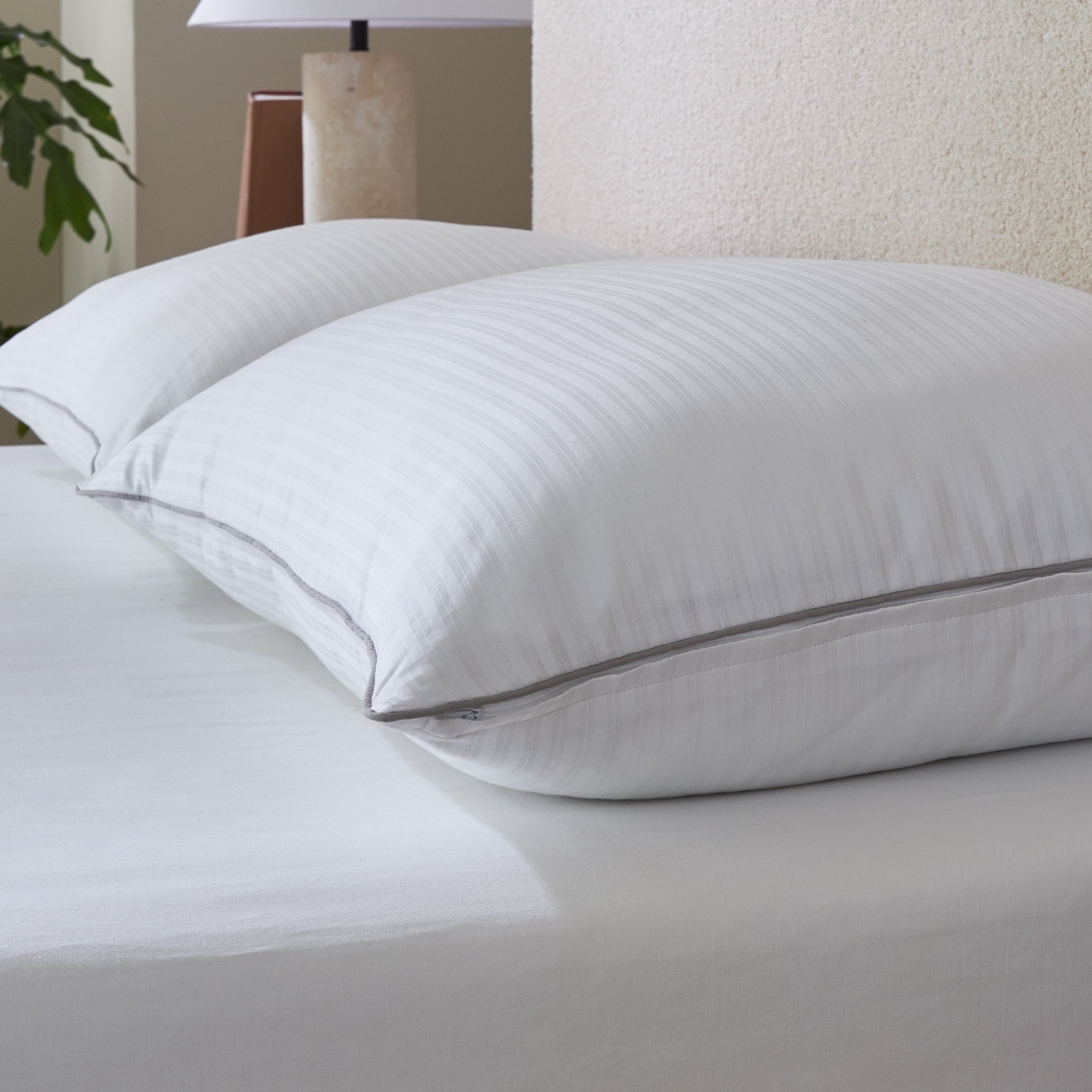 Decorative Plump Down Alternative Bed Pillow, Standard/Queen - Decorative Throw Pillow Cushion for Sofa & Bed Detail