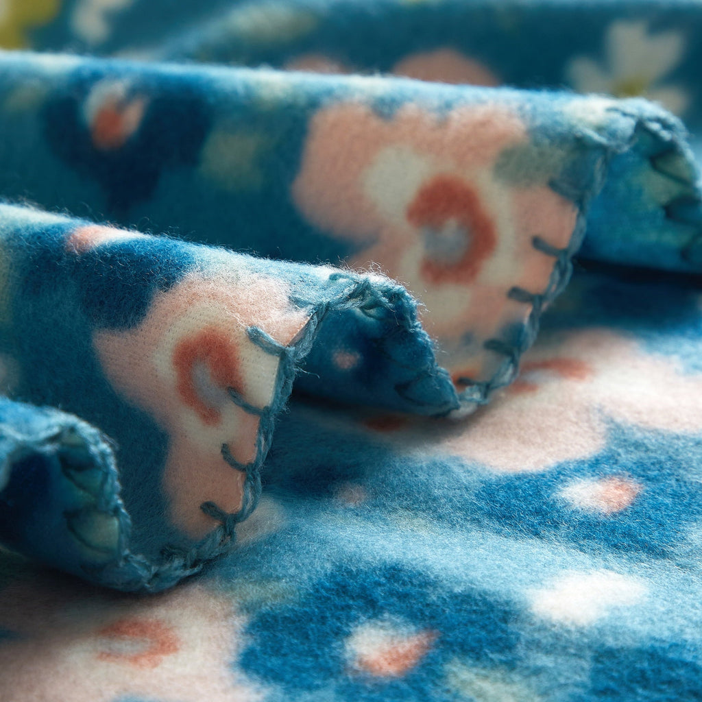 Reversible Sherpa Cozy Fleece Throw Blanket Delightful Floral 50" x 60", All Ages - Cozy Fleece Throw Blanket for Couch & Bed Detail