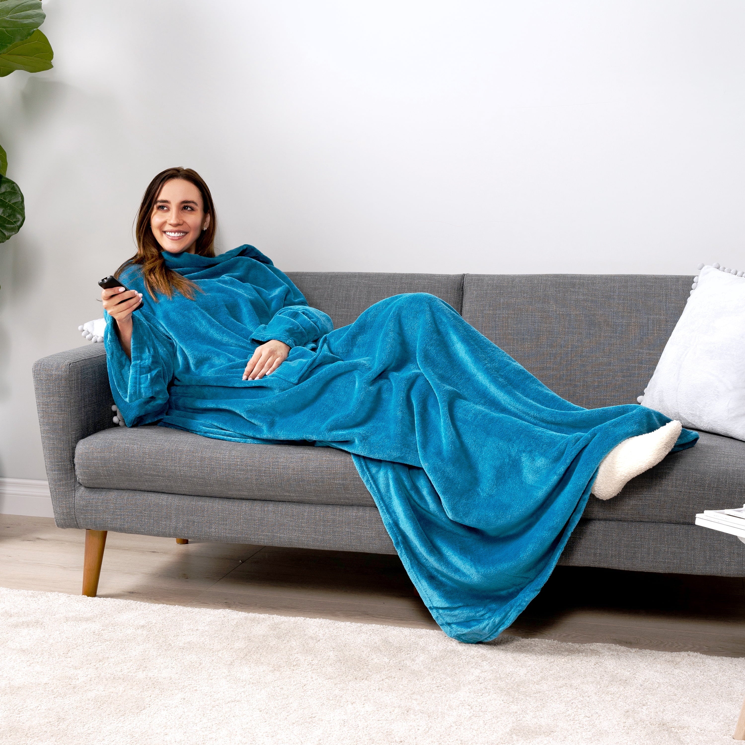 Reversible Sherpa Wearable Blanket with Sleeves for Adult Women Men, Cozy Fleece Warm Wrap Throw Blanket with Arms, Pocket, Gifts for C... - Cozy Fleece Throw Blanket for Couch & Bed Detail