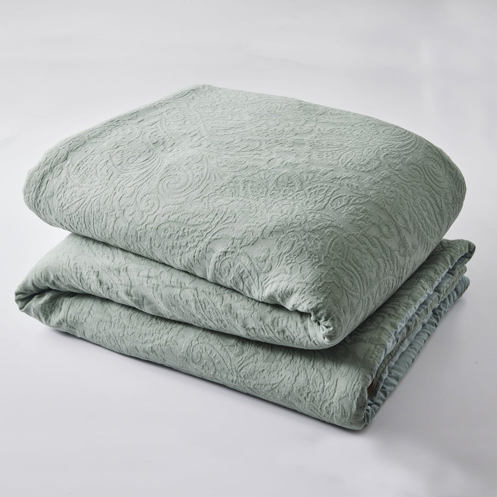 Luxurious Quilted 3-Piece Sage Floral Comforter Set, Full/Queen - All-Season Down Alternative Comforter Insert Detail