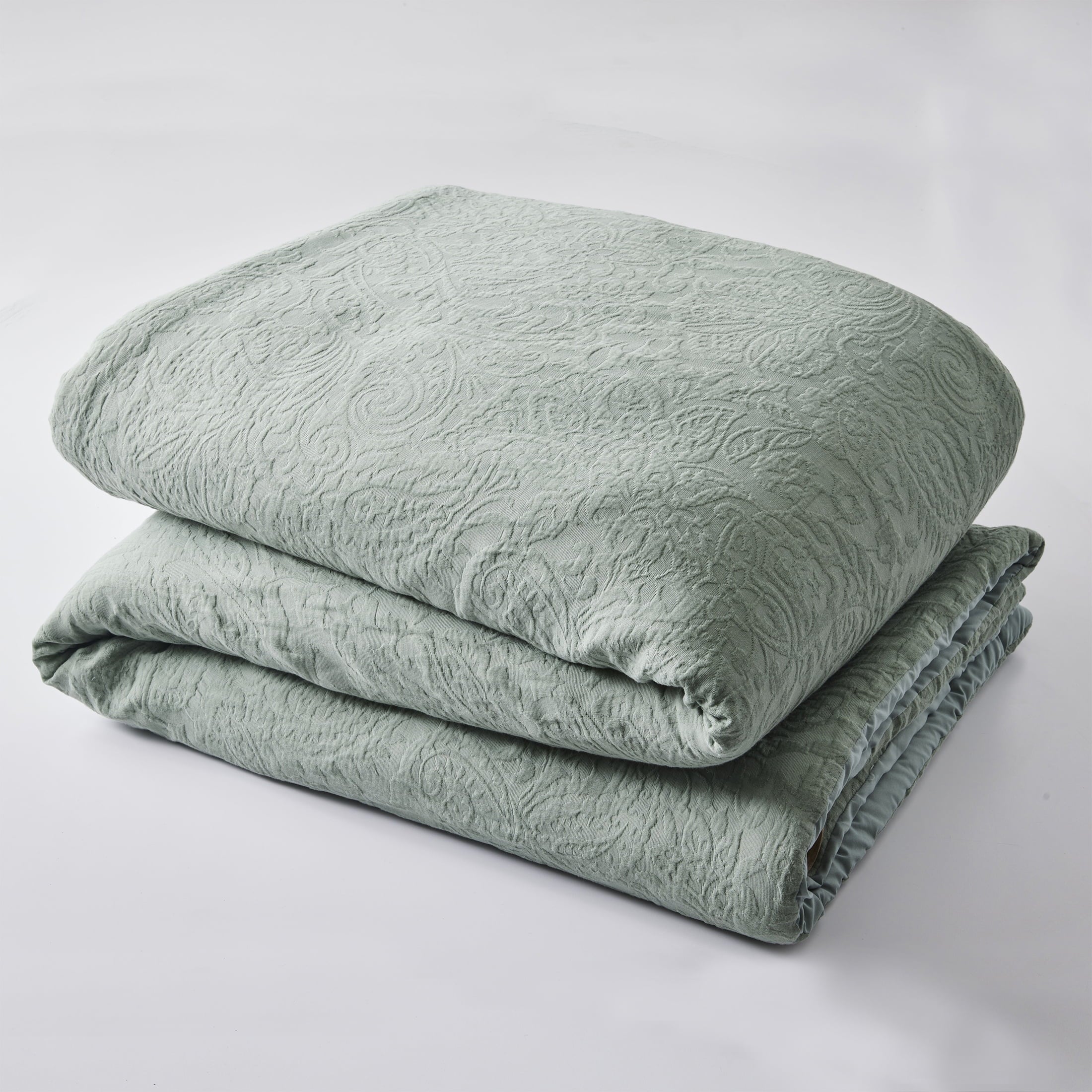 Luxurious Quilted 3-Piece Sage Floral Comforter Set, Full/Queen - All-Season Down Alternative Comforter Insert Detail