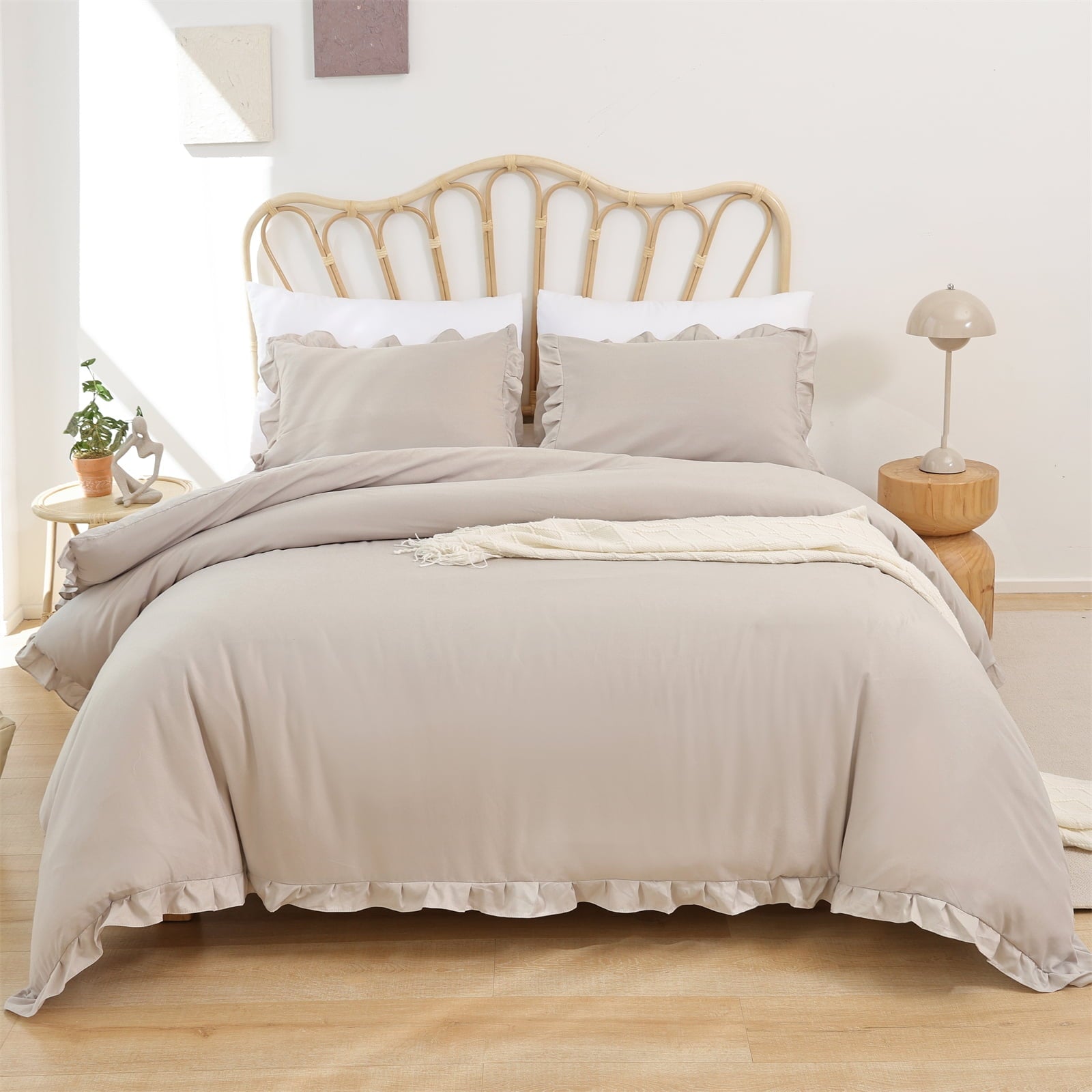 All-Season Queen Comforter Set For Adult, 3 Piece Ruffle Oatmeal Comforter Sets All Season - All-Season Down Alternative Comforter Insert Detail