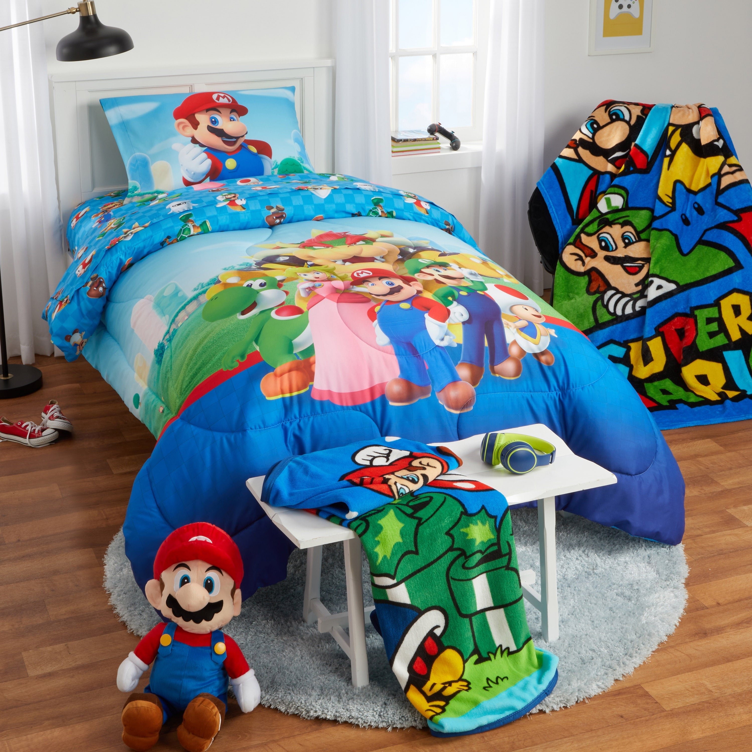 Lightweight Warm Kids Fleece Throw Blanket 46x60, Nintendo - Super Soft Reversible Sherpa Flannel Blanket Detail