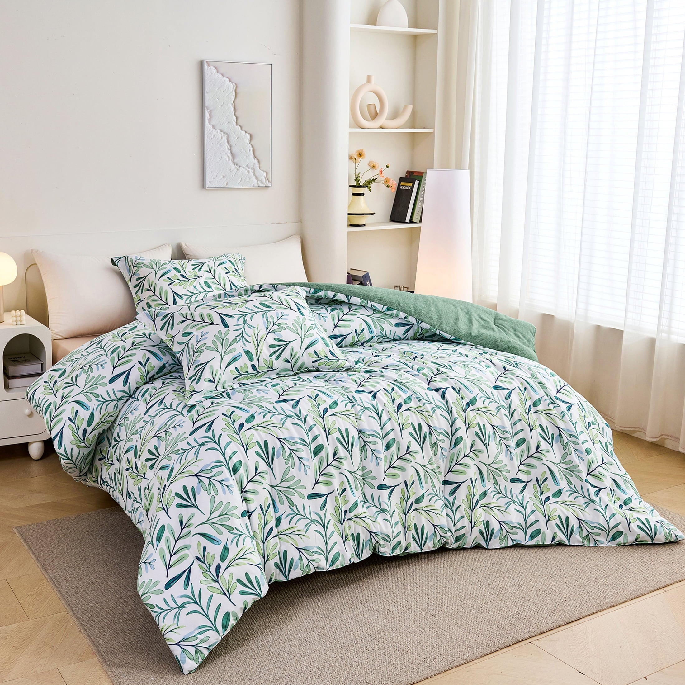 Luxurious Quilted 3-Piece Floral Comforter Set King Size, Green and White Botanical, Soft Microfiber All-Season Bedding for Adults & Teens - Luxurious Quilted Duvet Cover Set Detail