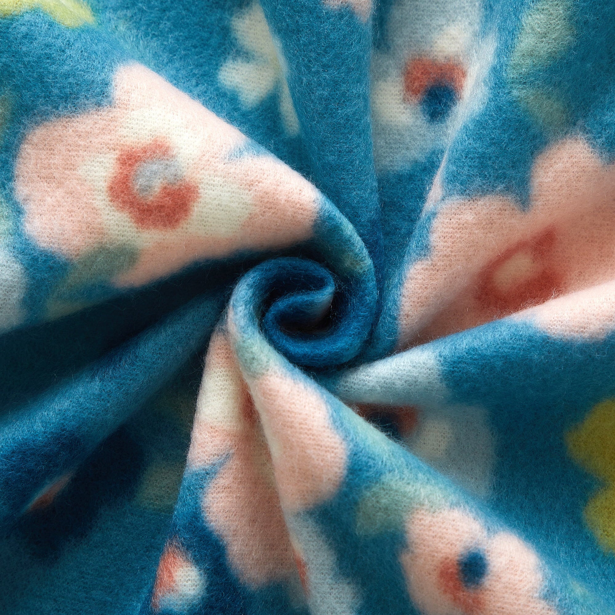 Reversible Sherpa Cozy Fleece Throw Blanket Delightful Floral 50" x 60", All Ages - Cozy Fleece Throw Blanket for Couch & Bed Detail
