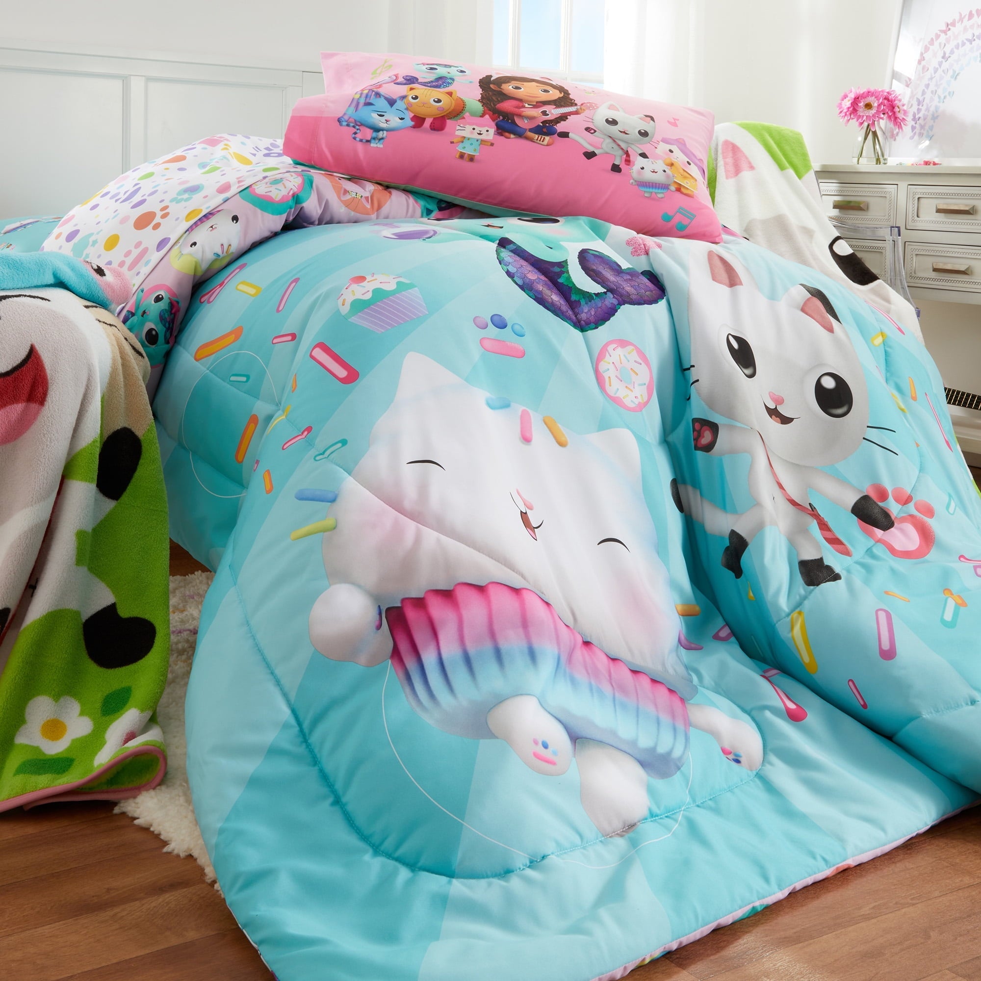 Fluffy Down Alternative Gabby's Dollhouse Kids Comforter and Pillowcase, 2-Piece Set, Twin/Full, Reversible - Luxurious Quilted Duvet Cover Set Detail