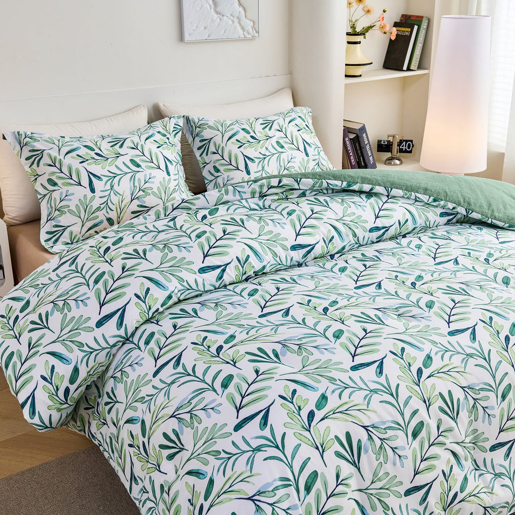 Luxurious Quilted 3-Piece Floral Comforter Set King Size, Green and White Botanical, Soft Microfiber All-Season Bedding for Adults & Teens - Luxurious Quilted Duvet Cover Set Detail