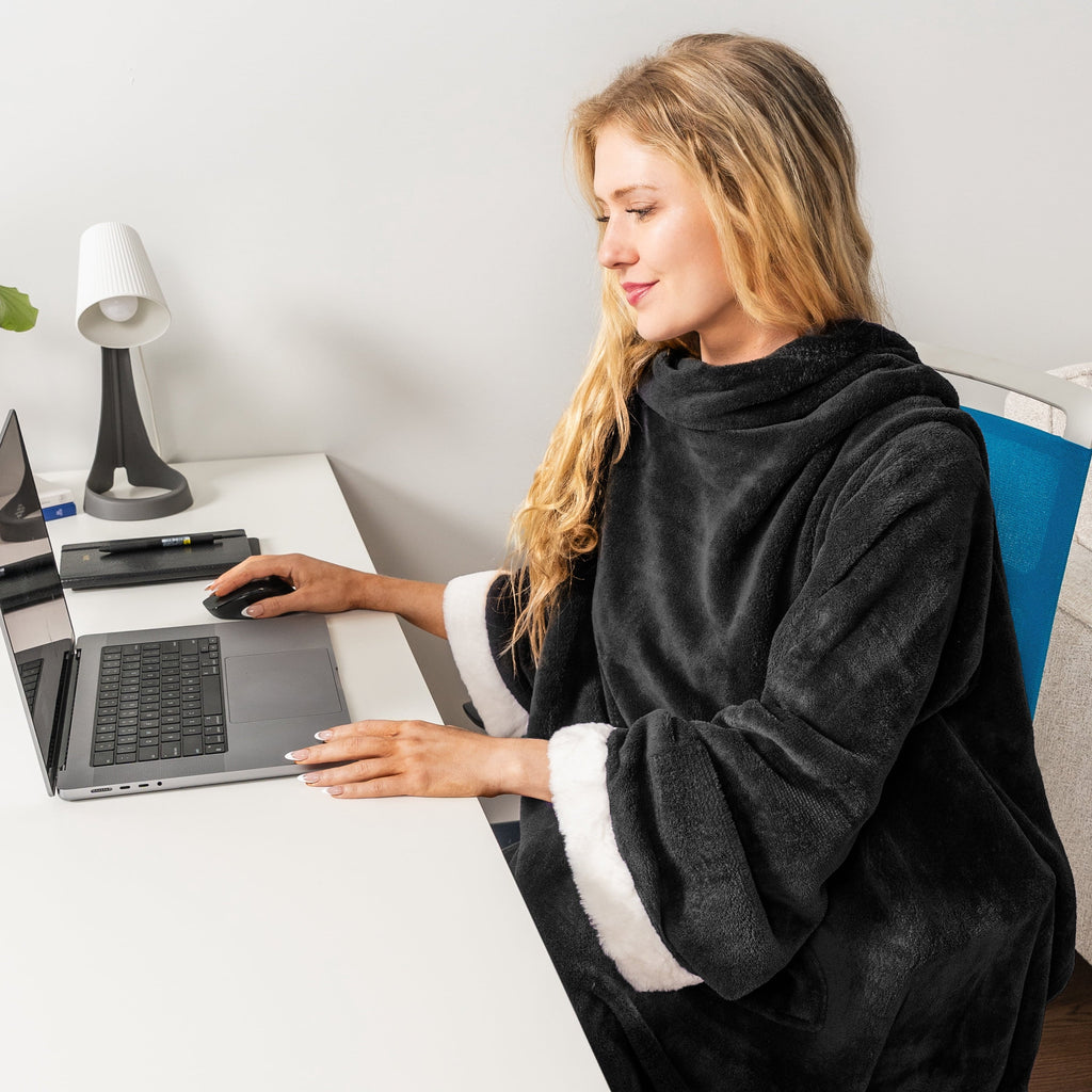 Cozy Fleece Fleece Blanket with Sleeves for Women Men Adults, Wearable Blanket Warm Soft Plush, Snuggle Pocket Sleeved TV Throw W... - Super Soft Reversible Sherpa Flannel Blanket Detail