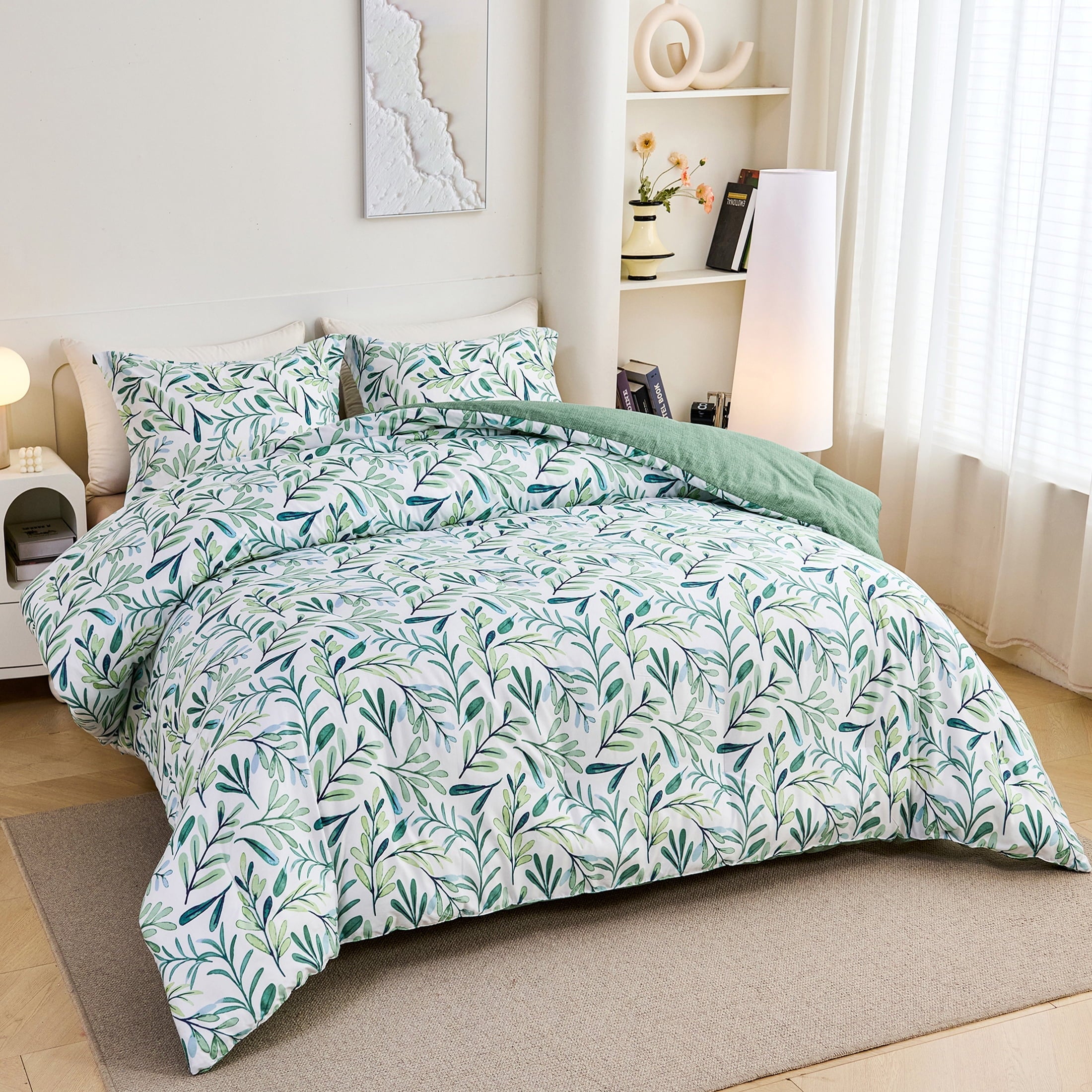 Luxurious Quilted 3-Piece Floral Comforter Set King Size, Green and White Botanical, Soft Microfiber All-Season Bedding for Adults & Teens - Luxurious Quilted Duvet Cover Set Detail