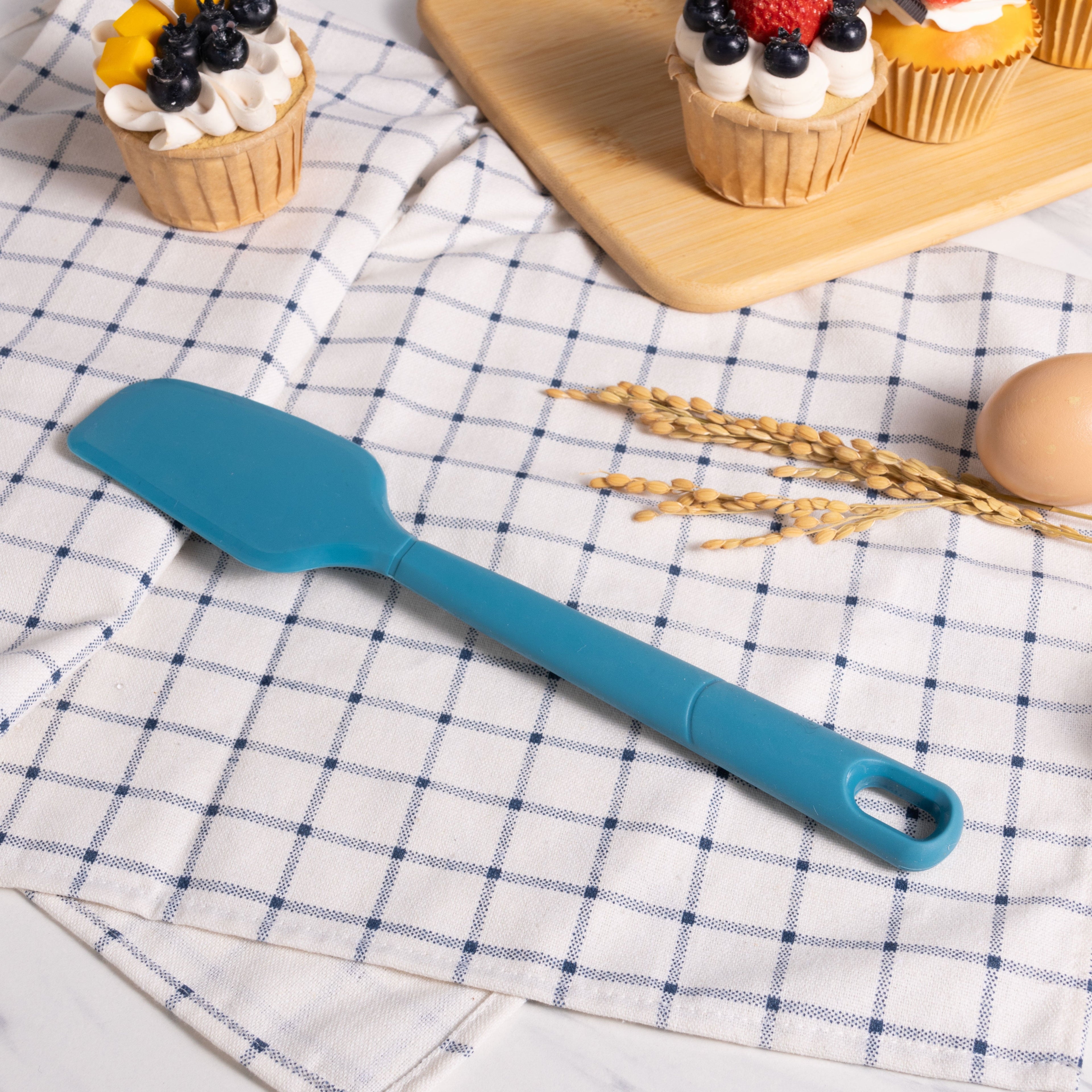 Chef-Quality Silicone Food- Grade Blue 10.55" L Kitchen Spatula - Professional Kitchen Tool for Culinary Enthusiasts Detail