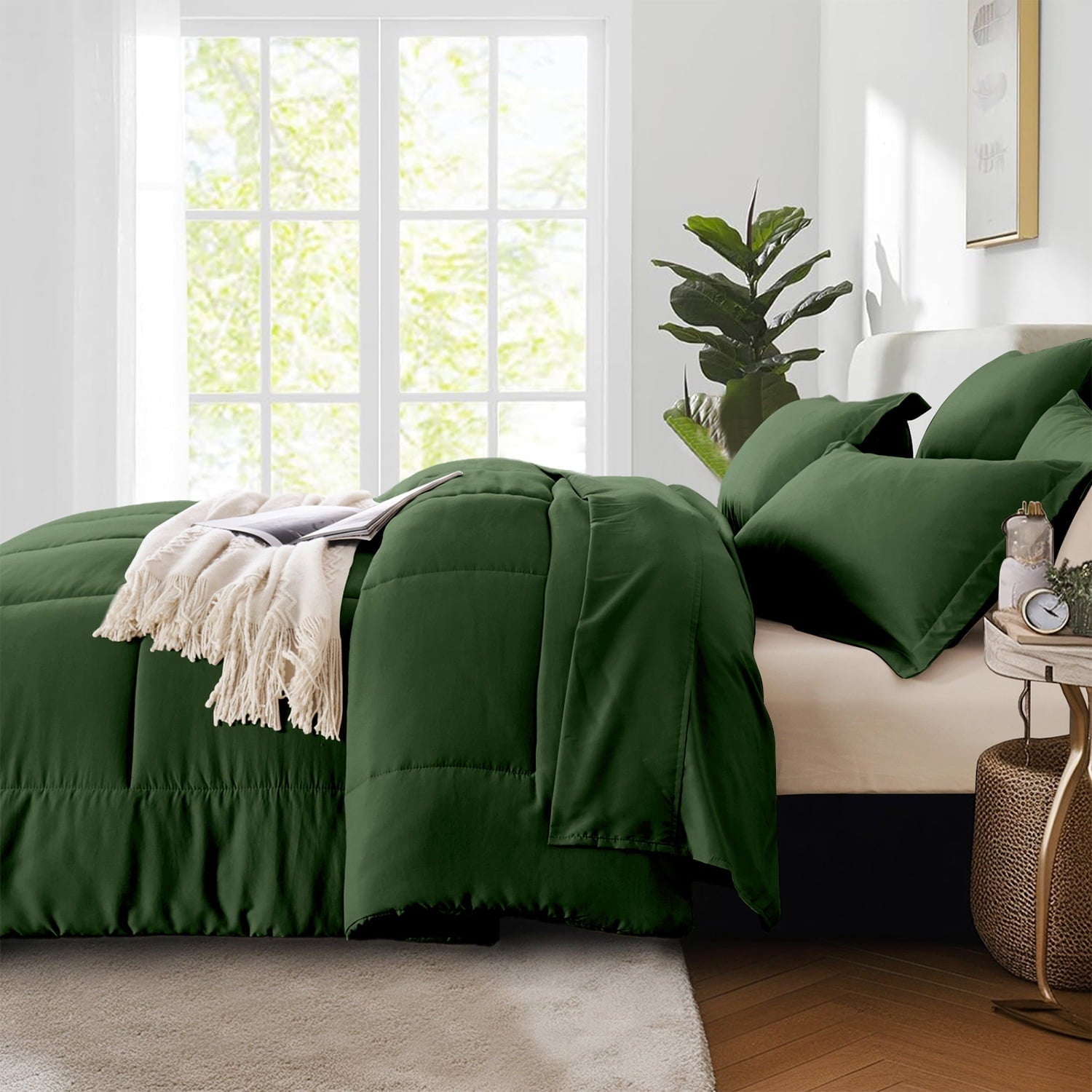 Luxurious Quilted Queen Comforter Set Forest Green Bed in a Bag Queen Size 7 Pieces Soft Bed Set Lightweight Microfiber Green Bedding C... - Hypoallergenic Ultra-Fluffy Quilt for Winter Detail