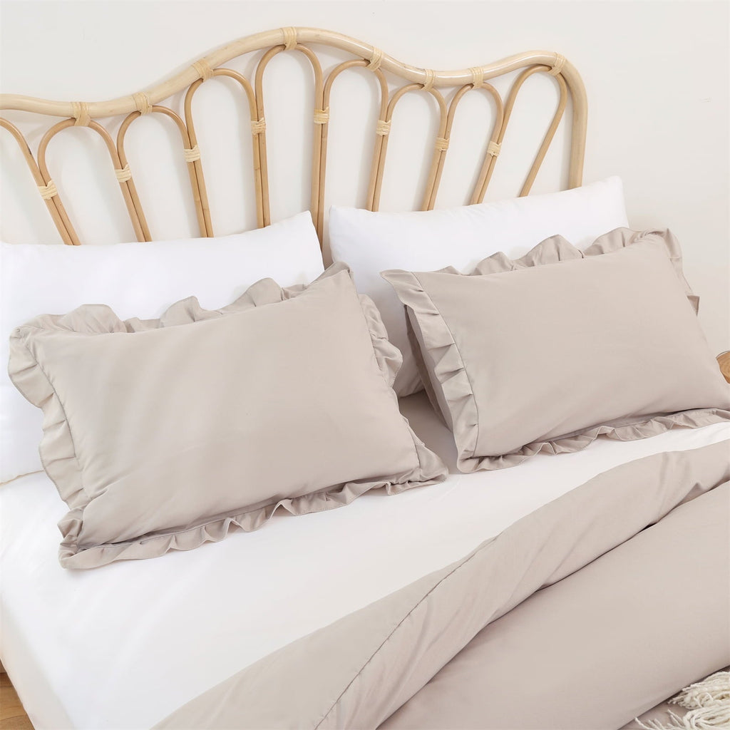 All-Season Queen Comforter Set For Adult, 3 Piece Ruffle Oatmeal Comforter Sets All Season - All-Season Down Alternative Comforter Insert Detail