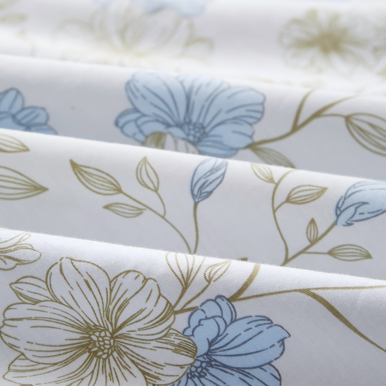 Fluffy Down Alternative Cotton Comforter Sets Queen Size, 3 Pieces Botanical Blue Floral Reversible Bedding Sets for Adults All Season - All-Season Down Alternative Comforter Insert Detail