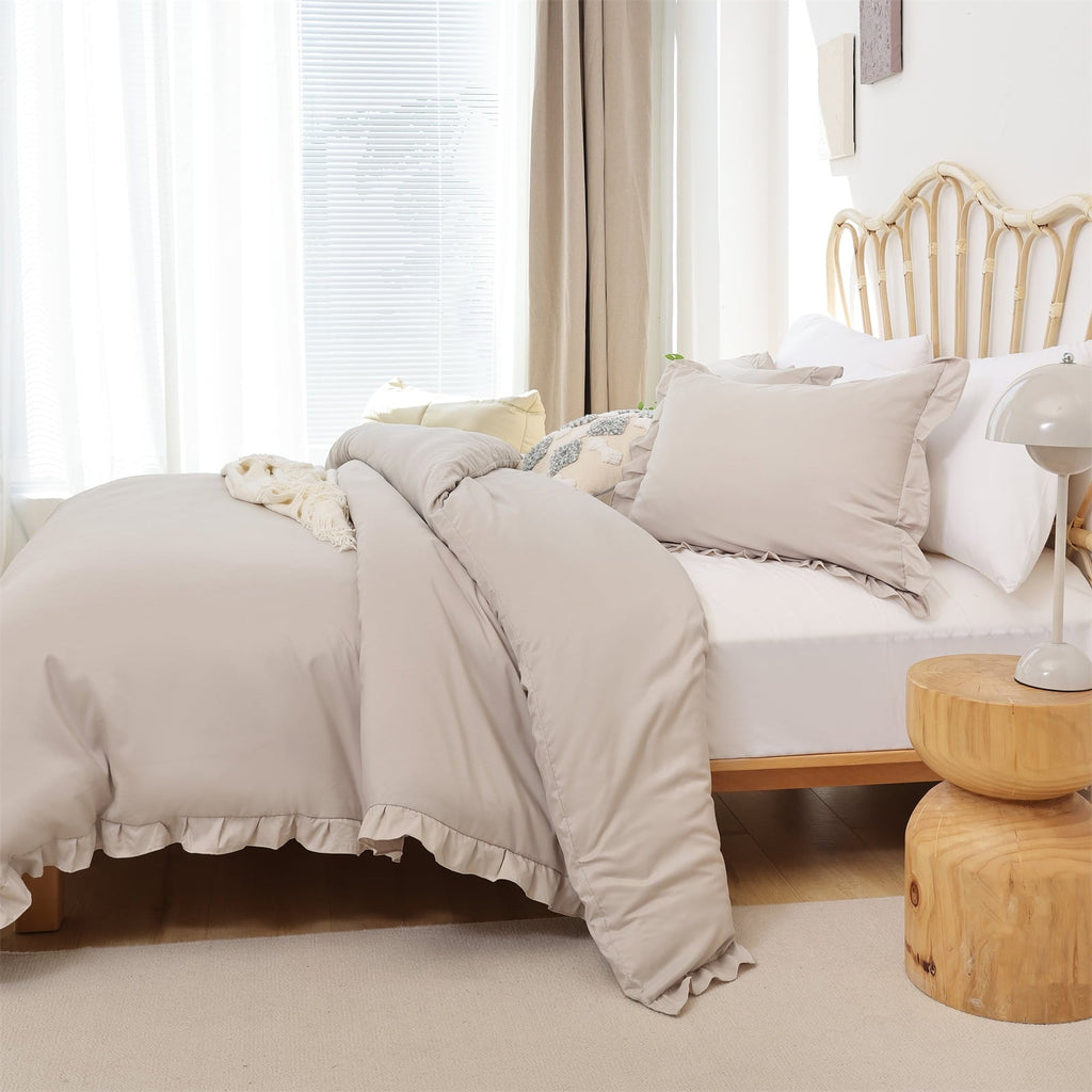 All-Season Queen Comforter Set For Adult, 3 Piece Ruffle Oatmeal Comforter Sets All Season - All-Season Down Alternative Comforter Insert Detail