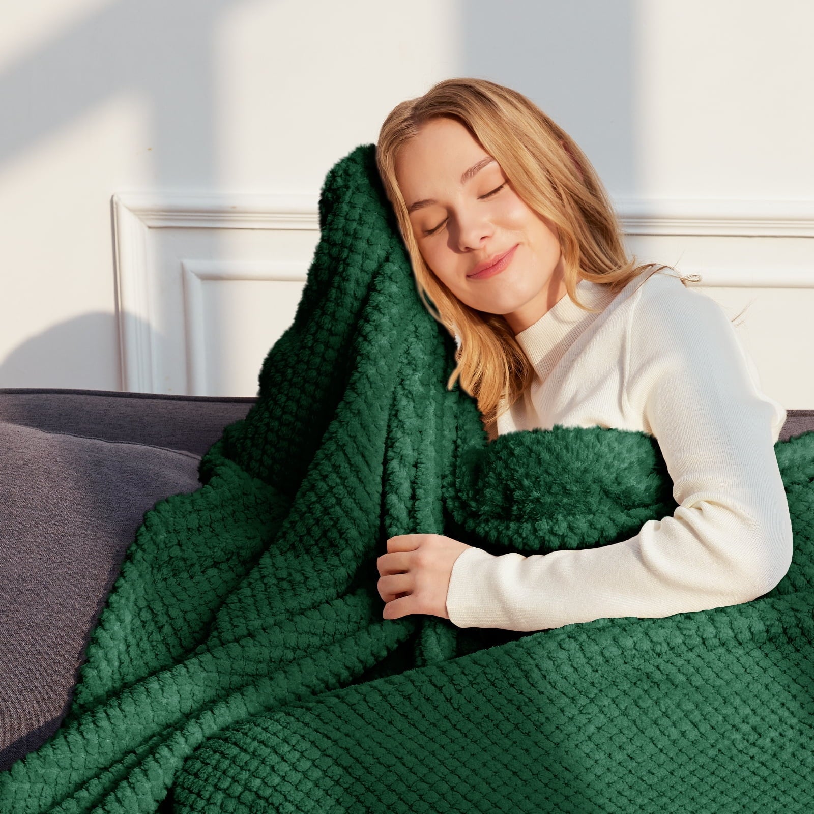 Reversible Sherpa Fuzzy Fleece 50"x70" Throw Blanket for Couch, Fluffy Warm Soft Jacquard Blankets for Fall Winter, Lightweight and Coz... - Super Soft Reversible Sherpa Flannel Blanket Detail