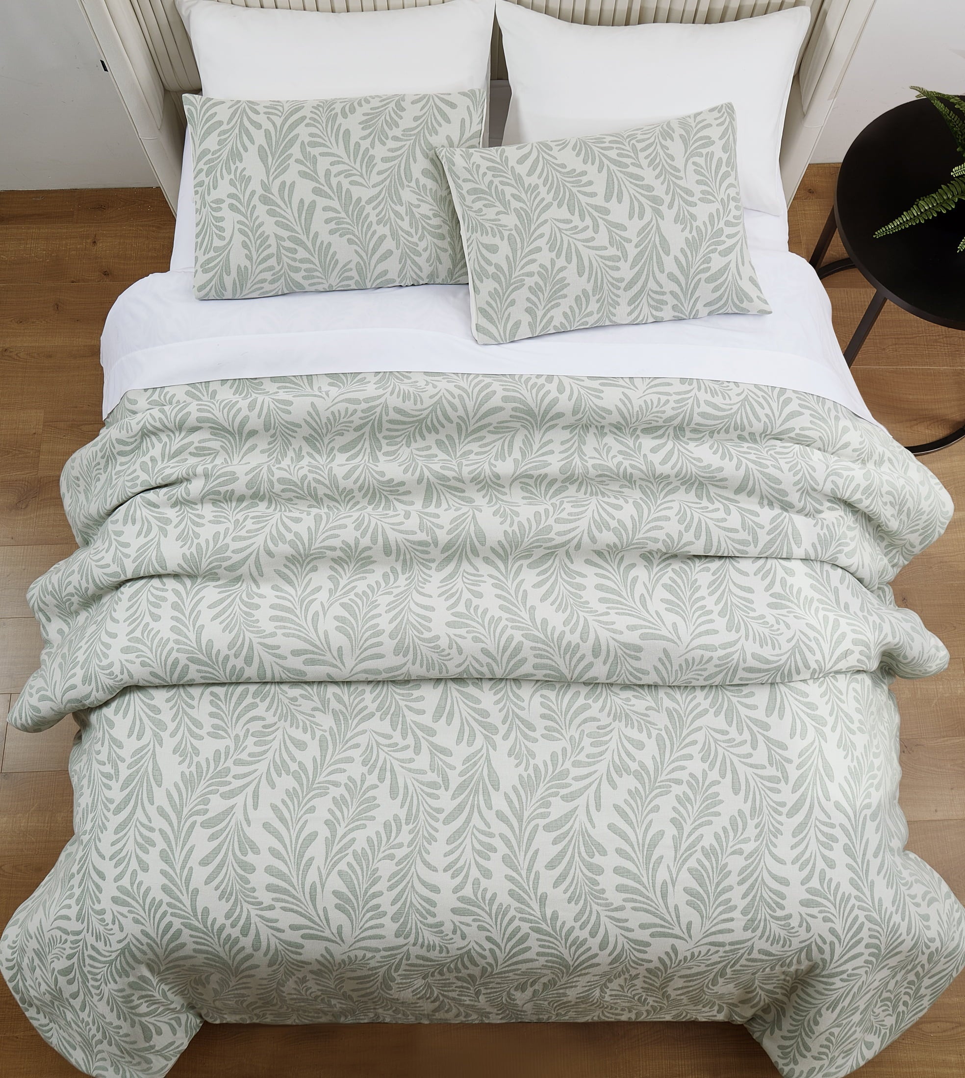 Heavyweight Warmth Botanical 3-Piece Comforter Set, Green, Full Queen, All Ages - Luxurious Quilted Duvet Cover Set Detail