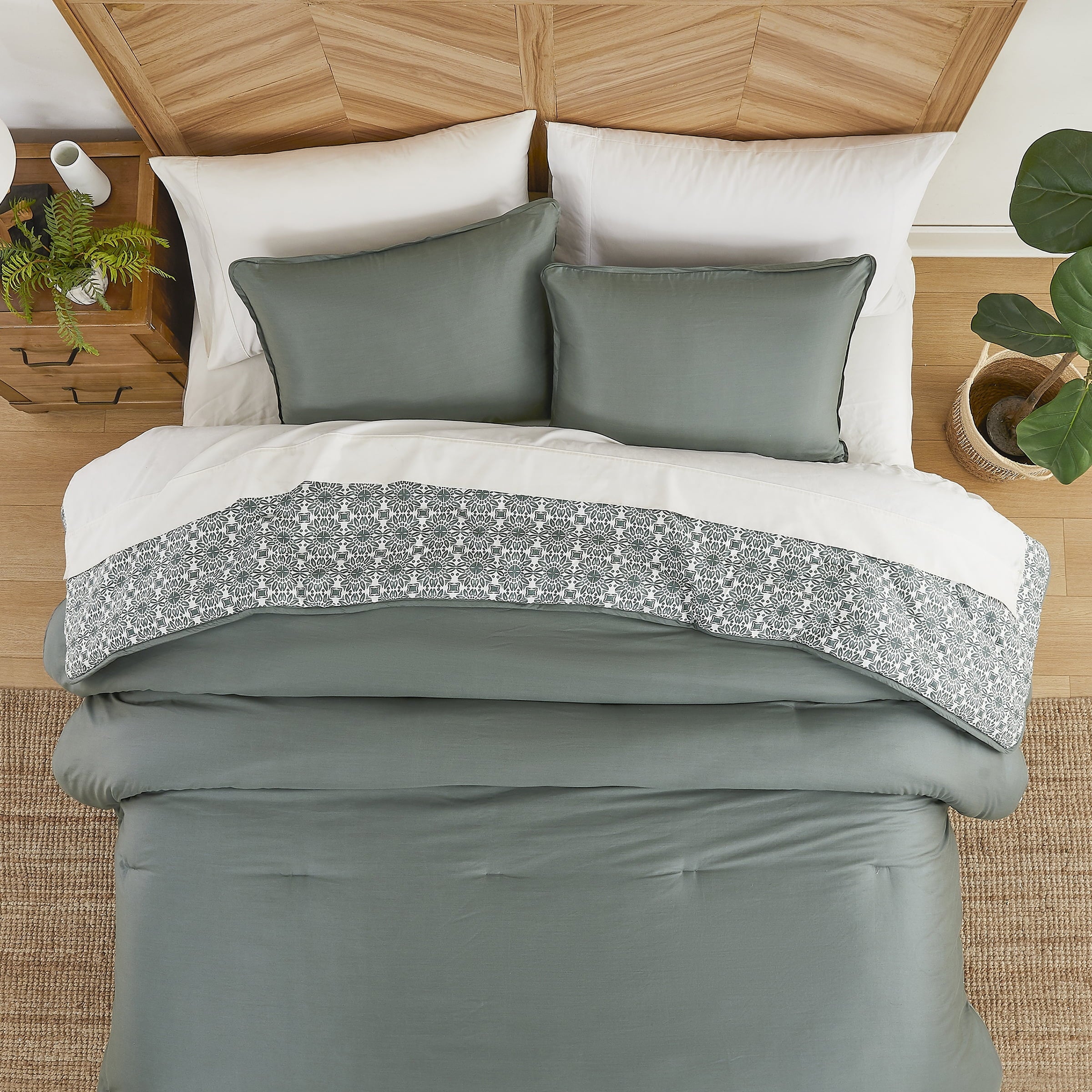 Hypoallergenic Cloud 3-Piece 400 Thread Count Flag Stone Green Cotton Lyocell Blend Comforter Set, Adult King - All-Season Down Alternative Comforter Insert Detail
