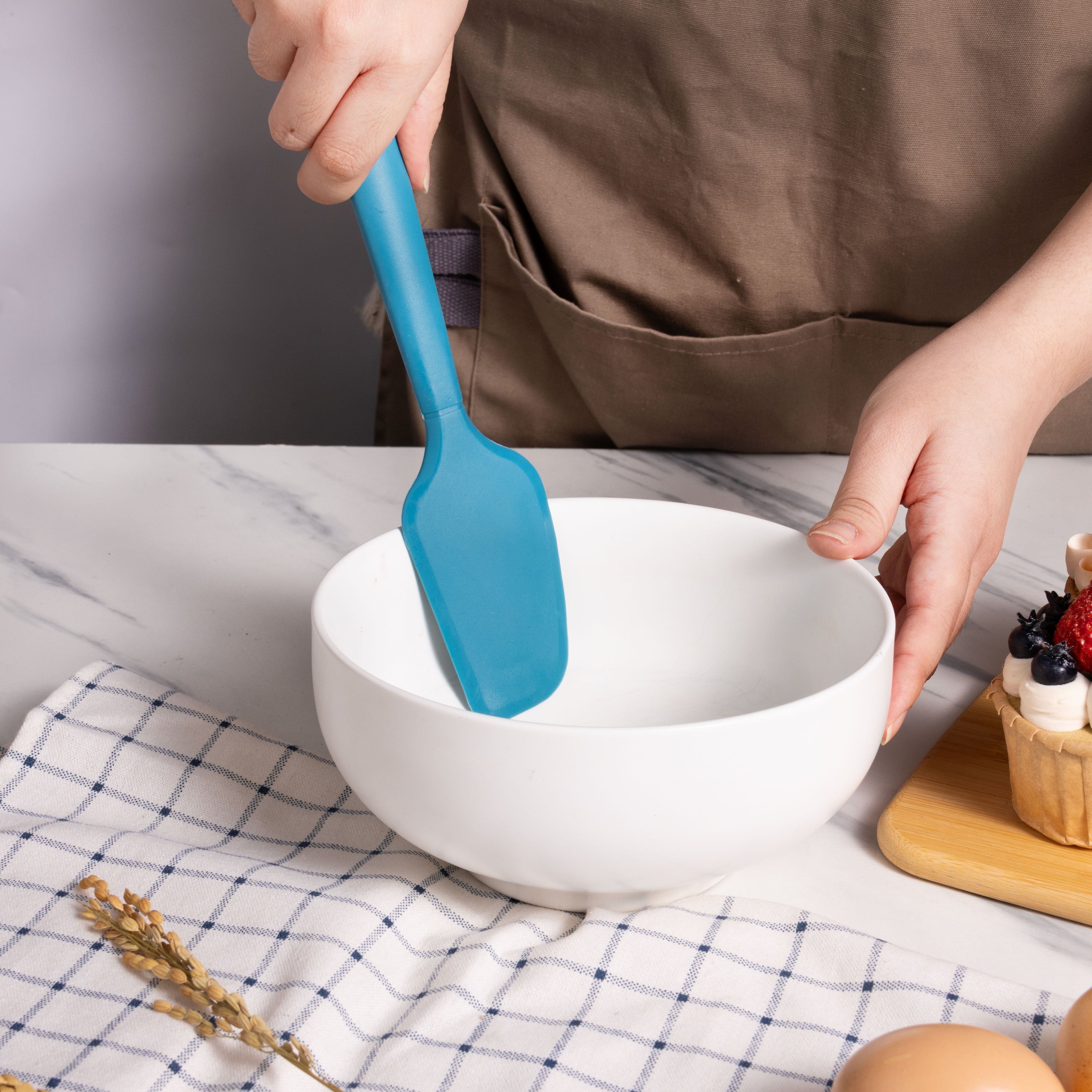 Chef-Quality Silicone Food- Grade Blue 10.55" L Kitchen Spatula - Professional Kitchen Tool for Culinary Enthusiasts Detail