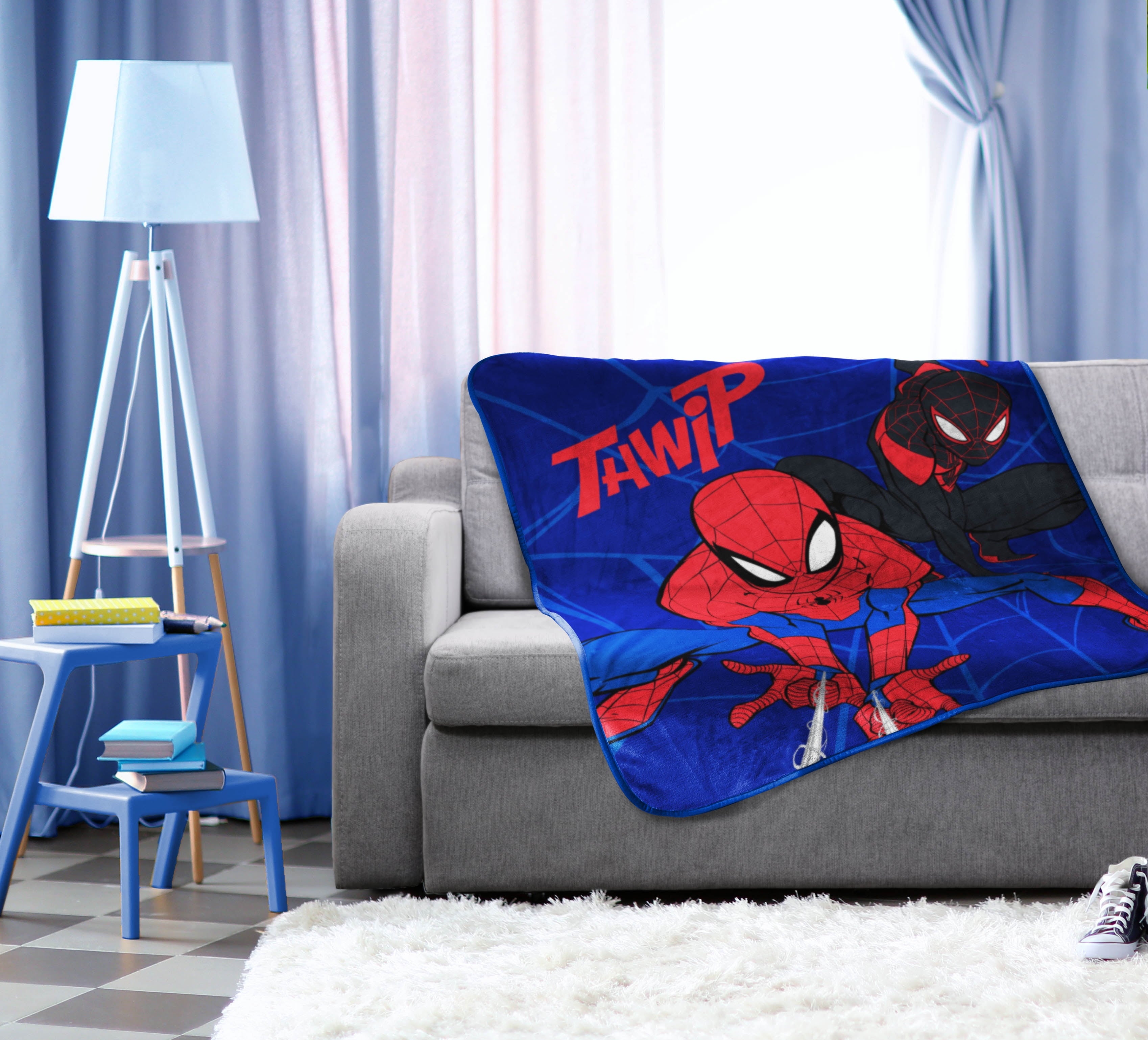 Super Soft Flannel Kids Throw Blanket, 46 x 60, Microfiber, Blue, Marvel - Cozy Fleece Throw Blanket for Couch & Bed Detail
