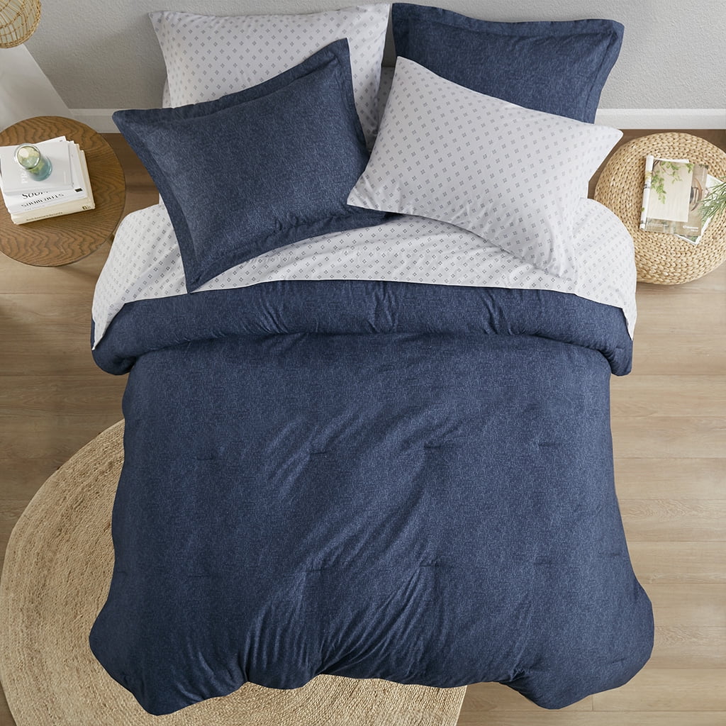 Luxurious Quilted Queen Size Comforter Set, 7-Piece Reversible Bed in a Bag with Sheets, Navy - Hypoallergenic Ultra-Fluffy Quilt for Winter Detail