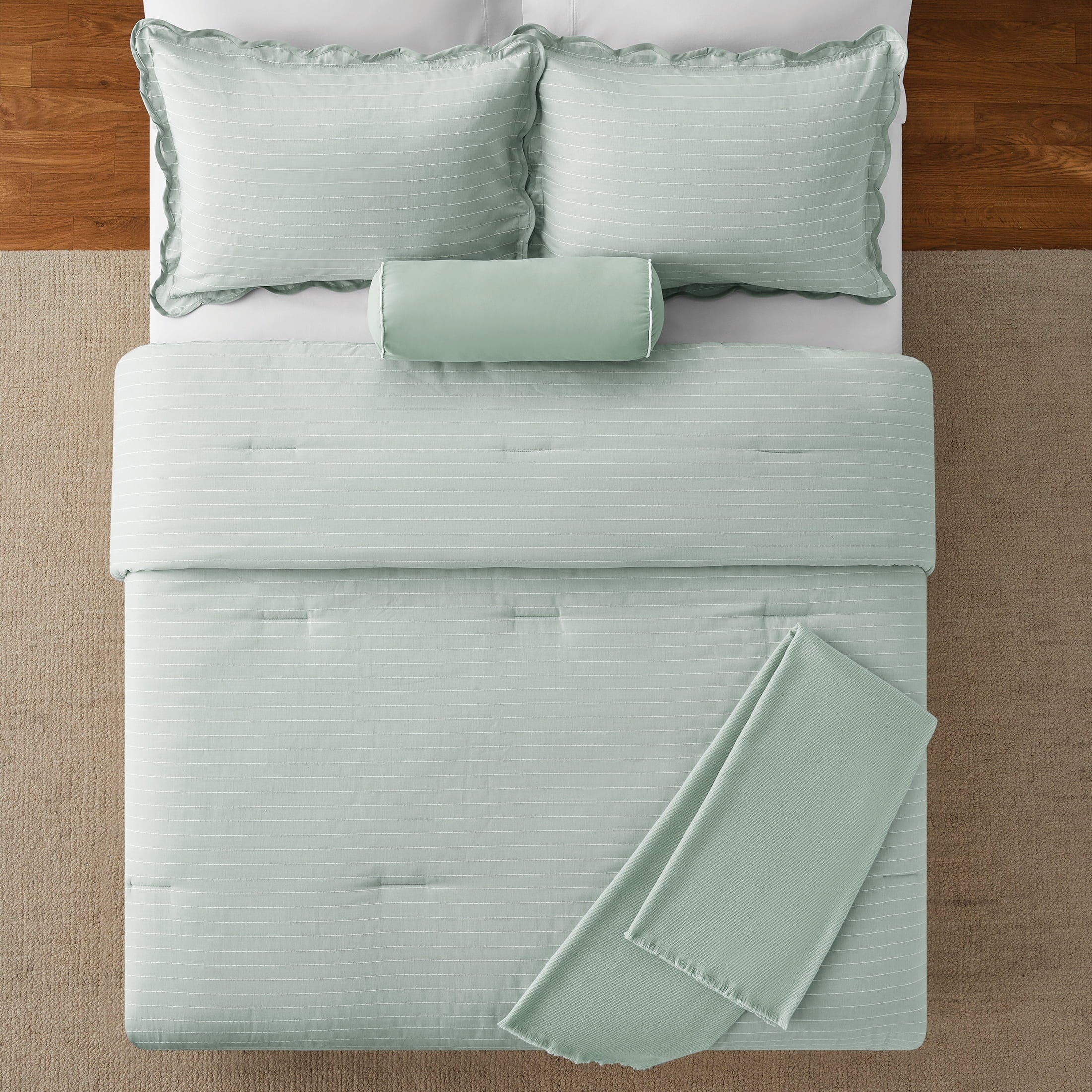 Hypoallergenic Cloud Full/Queen Comforter Set, All-Season, 5-Piece, Sage Pick Stitch Scallop - All-Season Down Alternative Comforter Insert Detail