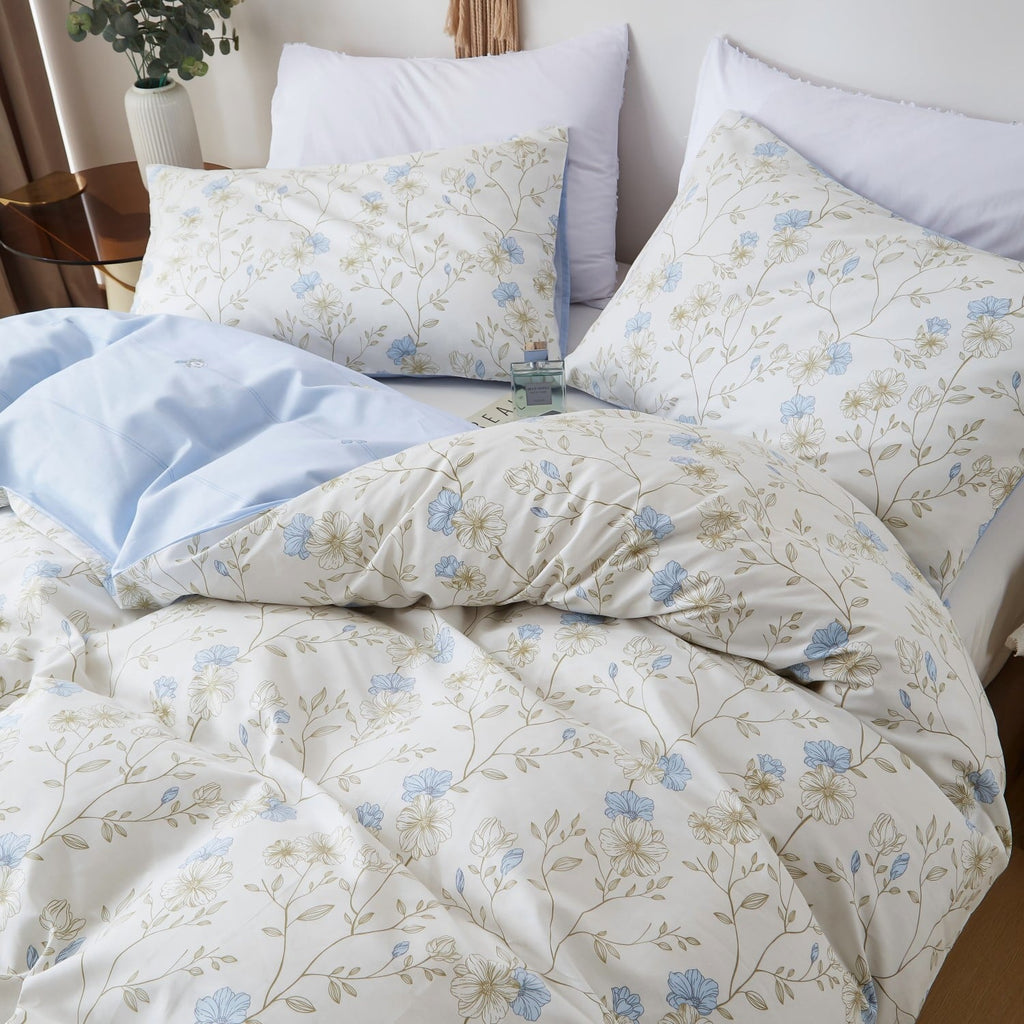 Fluffy Down Alternative Cotton Comforter Sets Queen Size, 3 Pieces Botanical Blue Floral Reversible Bedding Sets for Adults All Season - All-Season Down Alternative Comforter Insert Detail
