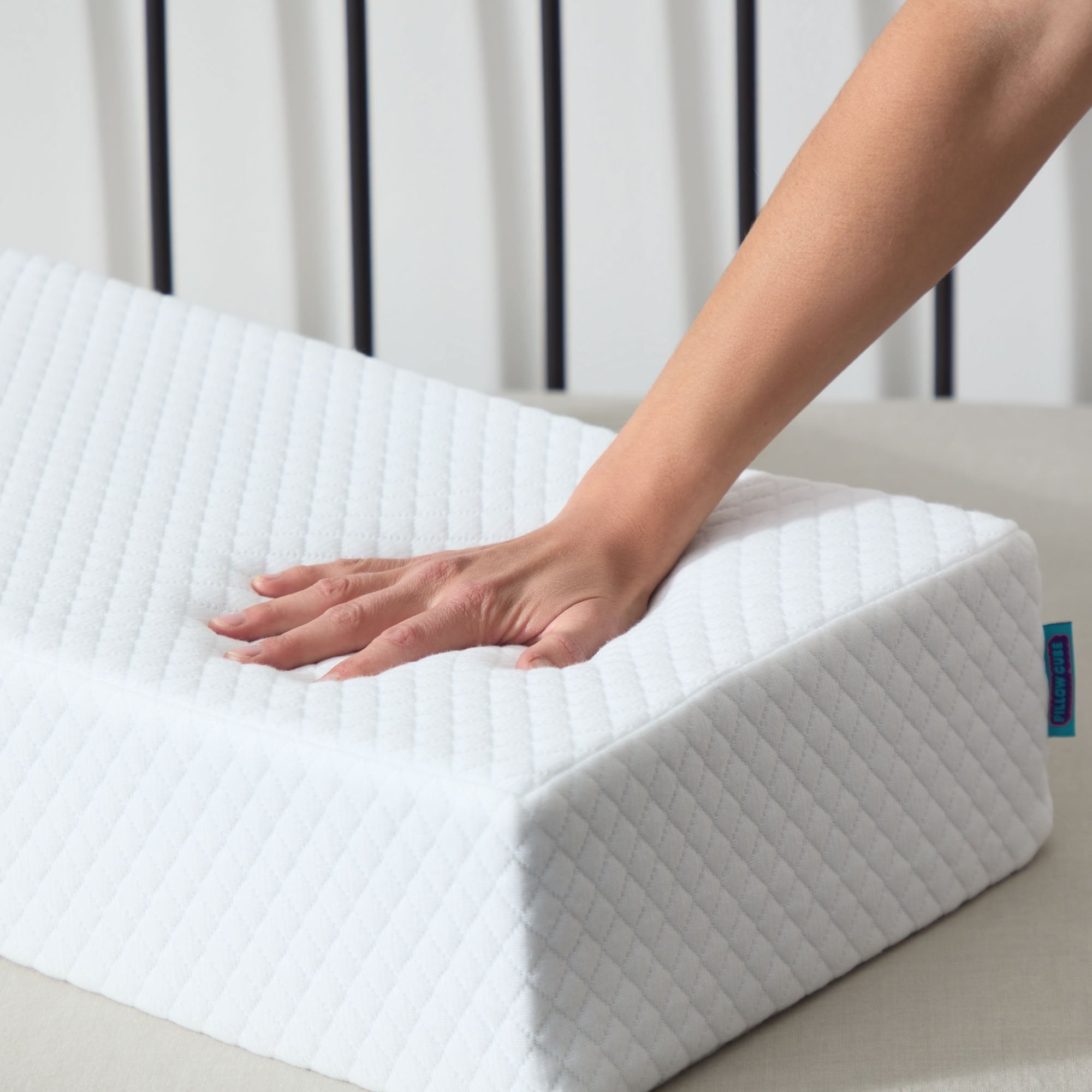 Orthopedic Support Standard Pillow for Side Sleepers, Cooling Technology and Removable Cover - Hotel Quality Plush Sleeping Pillows Detail