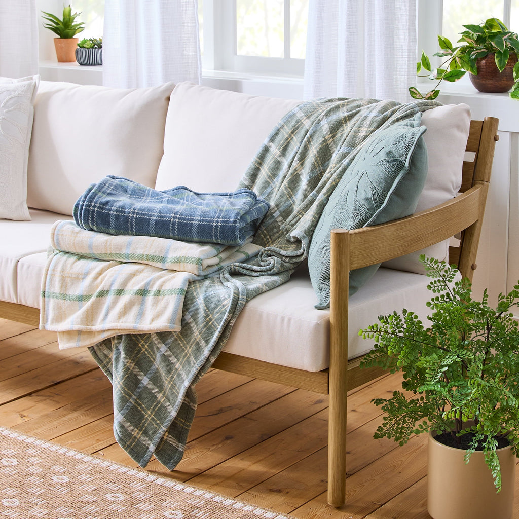 Cozy Fleece Woven Chenille Plaid Throw Blanket, Green River , 50x72 Inches - Lightweight Plush Warm Blanket for All Seasons Detail