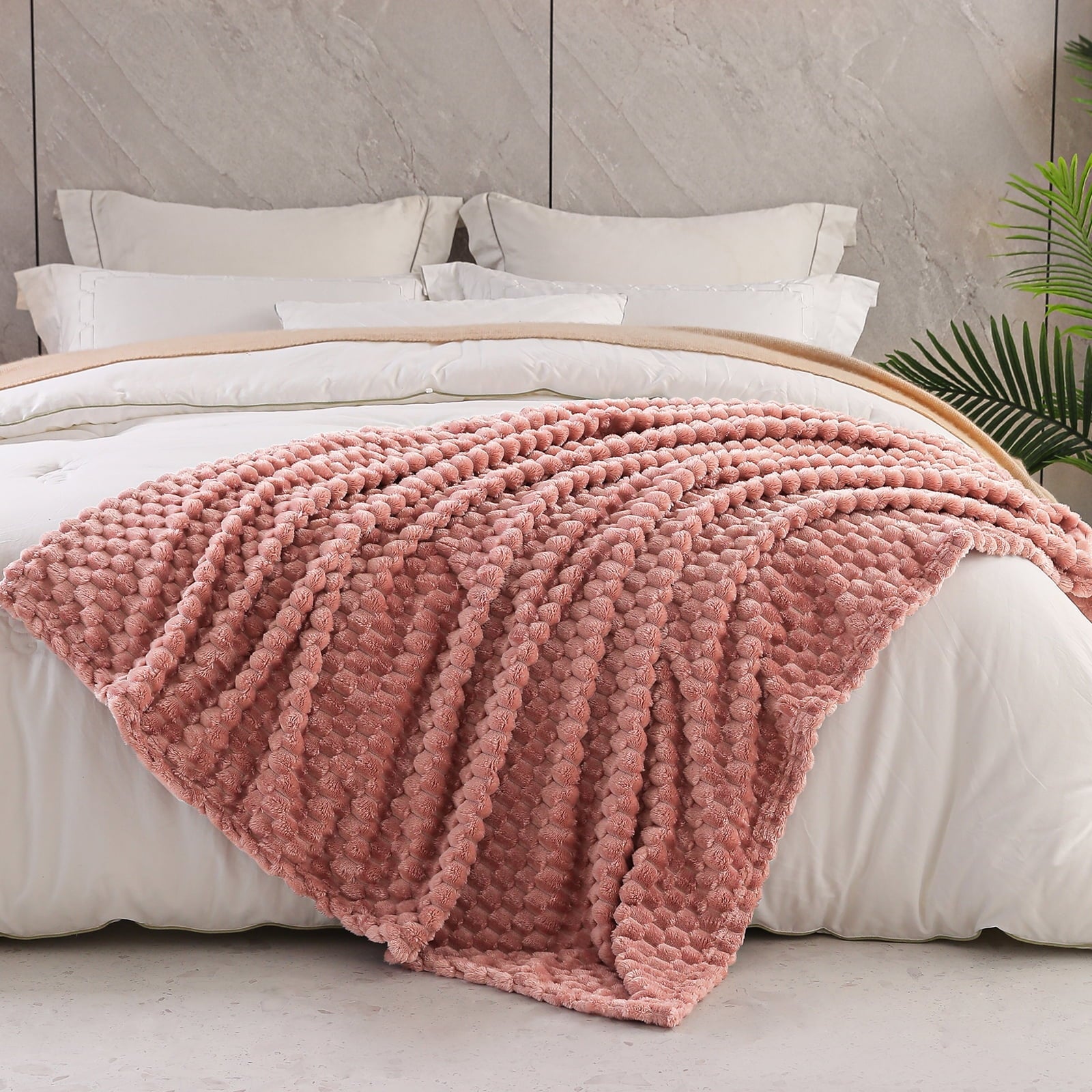 Super Soft Flannel Large Soft Fleece Throw Blanket, 50"x70" Stylish Jacquard Throw Blanket for Couch, Cozy, Warm, Lightweight Dusty Pink... - Super Soft Reversible Sherpa Flannel Blanket Detail