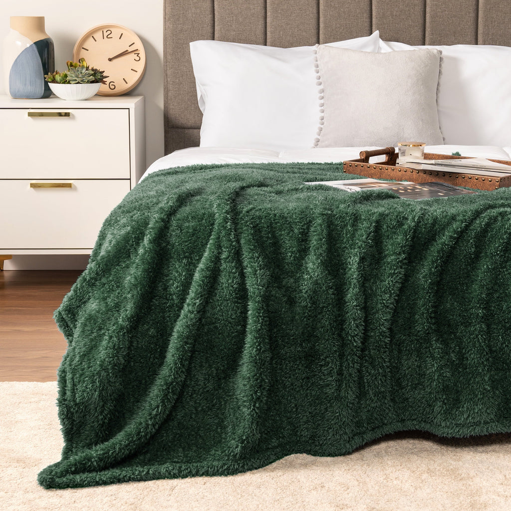 Decorative Knitted Sherpa Throw Blanket For Couch Sofa, Emerald Green Fluffy Warm Plush Blanket for Bed, Cozy Super Soft Lightweight Thr... - Lightweight Plush Warm Blanket for All Seasons Detail