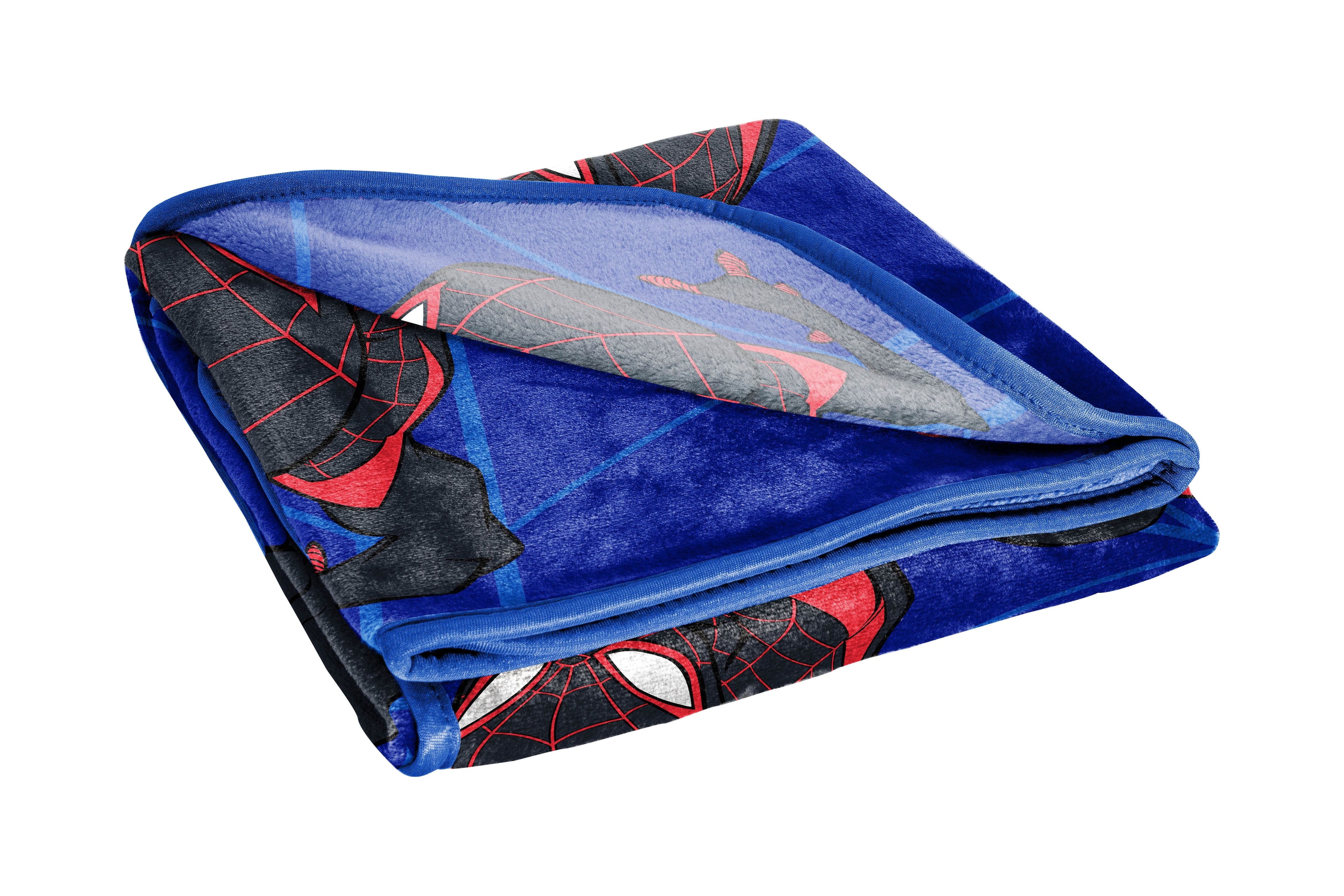 Super Soft Flannel Kids Throw Blanket, 46 x 60, Microfiber, Blue, Marvel - Cozy Fleece Throw Blanket for Couch & Bed Detail