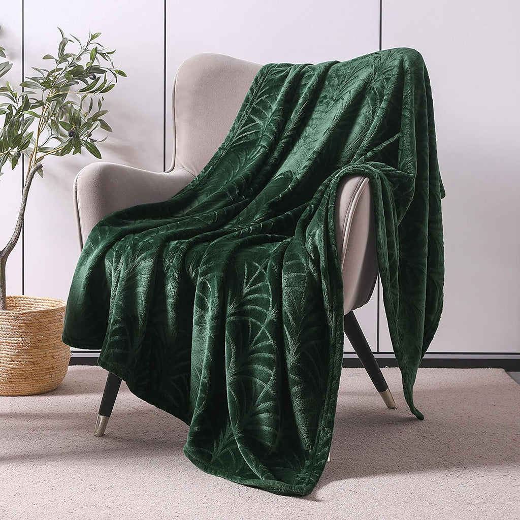 Reversible Sherpa Fleece Throw Blanket for Couch, Soft Fluffy Sofa Bed Blanket with Vintage Pattern for All Season, Warm and Lightweigh... - Cozy Fleece Throw Blanket for Couch & Bed Detail