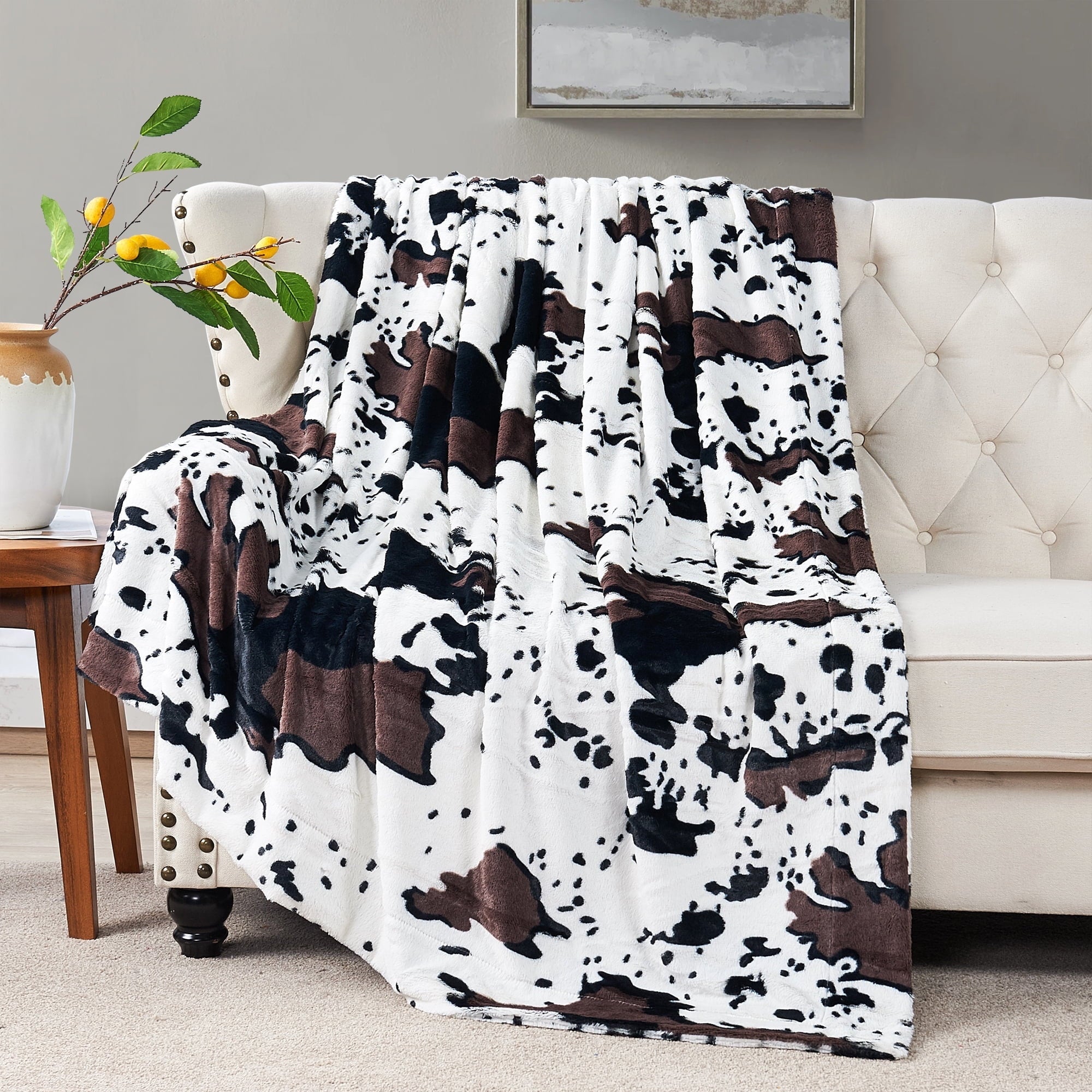 Super Soft Flannel Cow Print Double Sided Faux Fur Throw Blanket, Soft Cozy Fuzzy Black and White Throw, 50x60 inches - Cozy Fleece Throw Blanket for Couch & Bed Detail