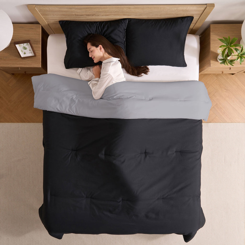 Fluffy Down Alternative Comforter Sets, All Season Lightweight Reversible Queen Comforter Set, 3-Pc Bedding Sets, Black/Charcoal gray - Cloud-Like Soft Lightweight Bed Comforter Detail