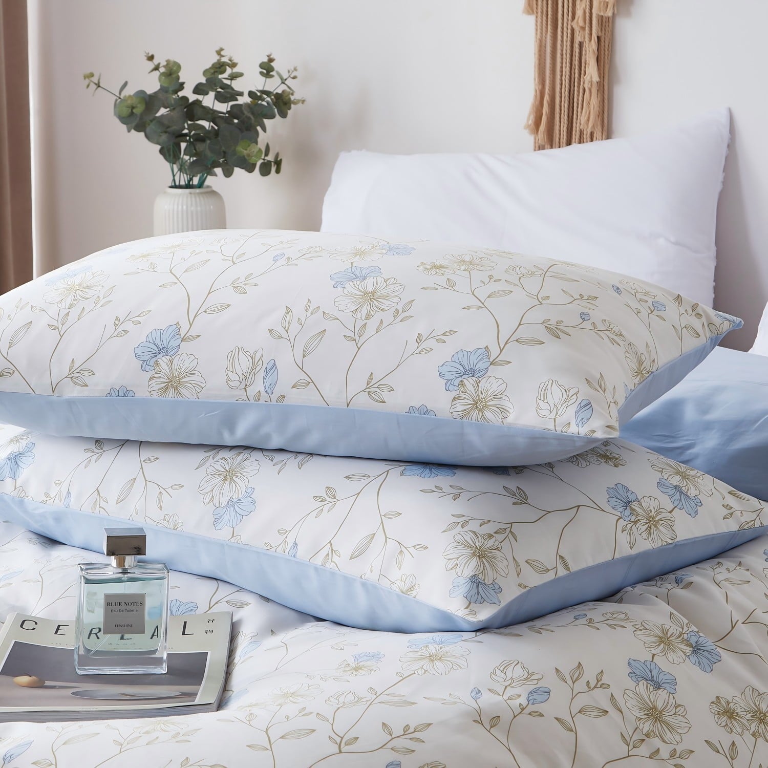 Fluffy Down Alternative Cotton Comforter Sets Queen Size, 3 Pieces Botanical Blue Floral Reversible Bedding Sets for Adults All Season - All-Season Down Alternative Comforter Insert Detail