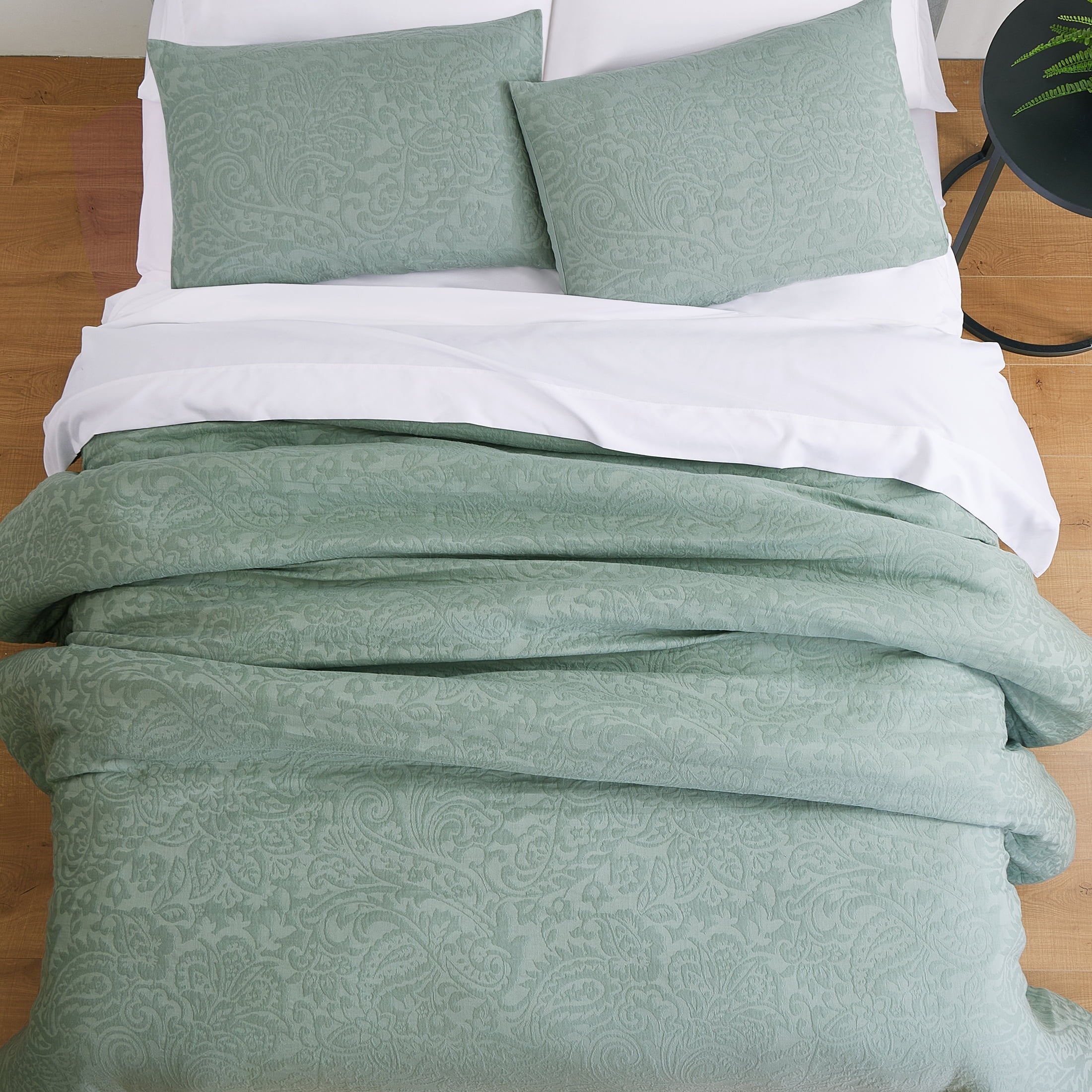 Luxurious Quilted 3-Piece Sage Floral Comforter Set, Full/Queen - All-Season Down Alternative Comforter Insert Detail