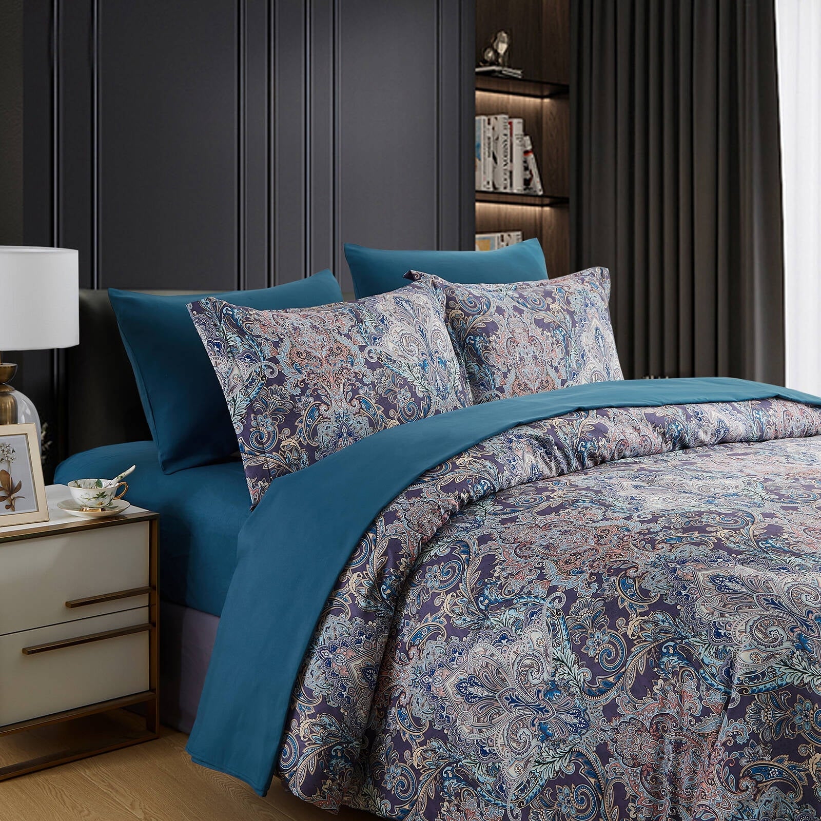 Fluffy Down Alternative Boho Paisley Print Luxury Comforter Bed in a Bag Set Queen Size, Vintage Floral Medallions Microfiber Bedding Set - Cloud-Like Soft Lightweight Bed Comforter Detail