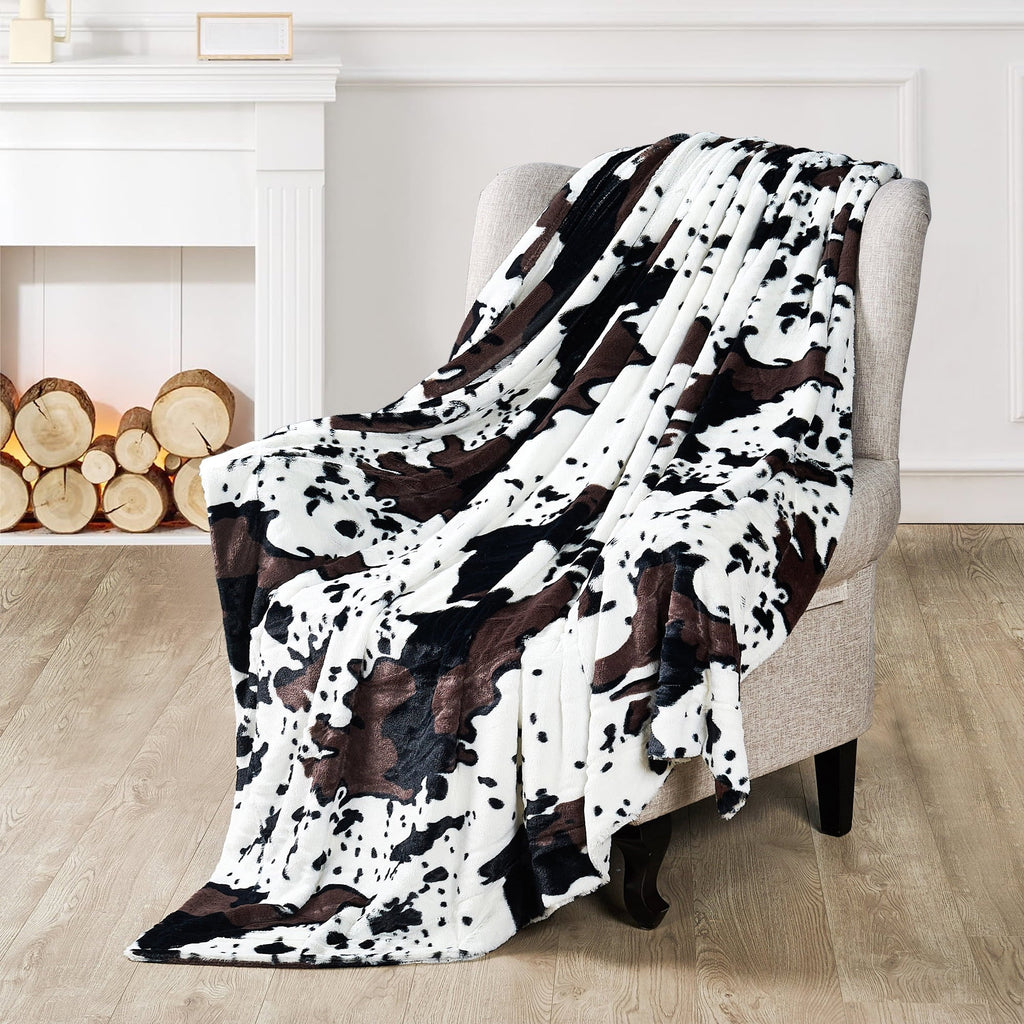 Super Soft Flannel Cow Print Double Sided Faux Fur Throw Blanket, Soft Cozy Fuzzy Black and White Throw, 50x60 inches - Cozy Fleece Throw Blanket for Couch & Bed Detail