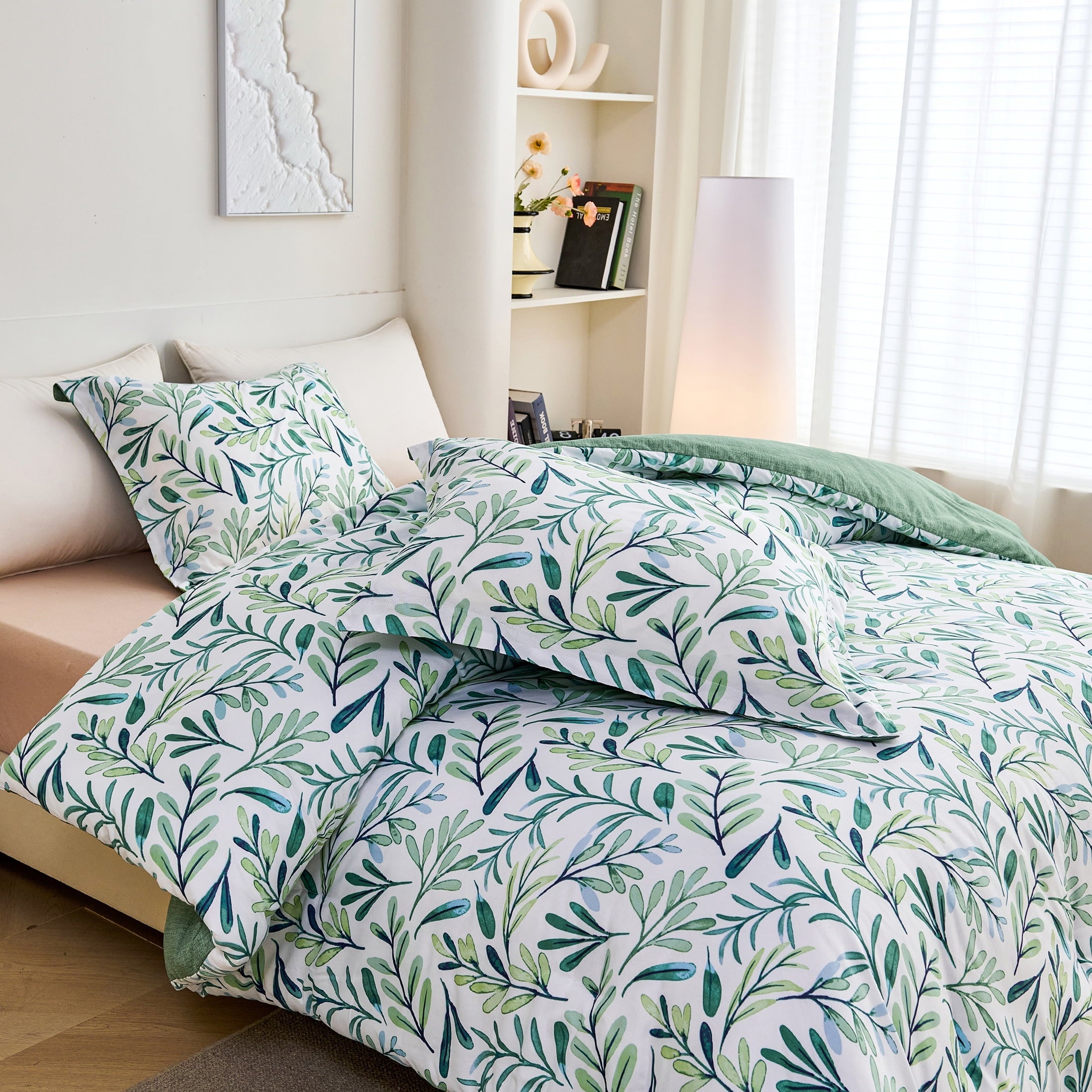 Luxurious Quilted 3-Piece Floral Comforter Set King Size, Green and White Botanical, Soft Microfiber All-Season Bedding for Adults & Teens - Luxurious Quilted Duvet Cover Set Detail