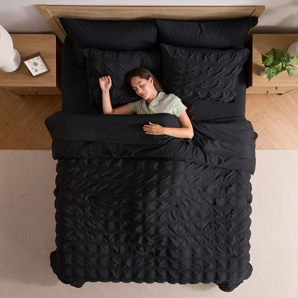 All-Season Queen Comforter Set, Seersucker Queen Size Comforter Set, 7-Pc All Season Bedding Comforter Set, Black - All-Season Down Alternative Comforter Insert Detail