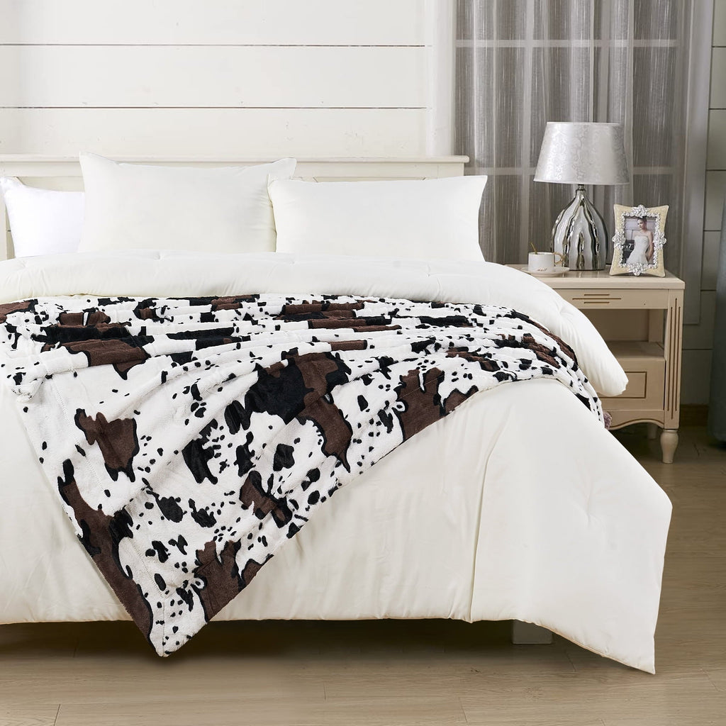 Super Soft Flannel Cow Print Double Sided Faux Fur Throw Blanket, Soft Cozy Fuzzy Black and White Throw, 50x60 inches - Cozy Fleece Throw Blanket for Couch & Bed Detail
