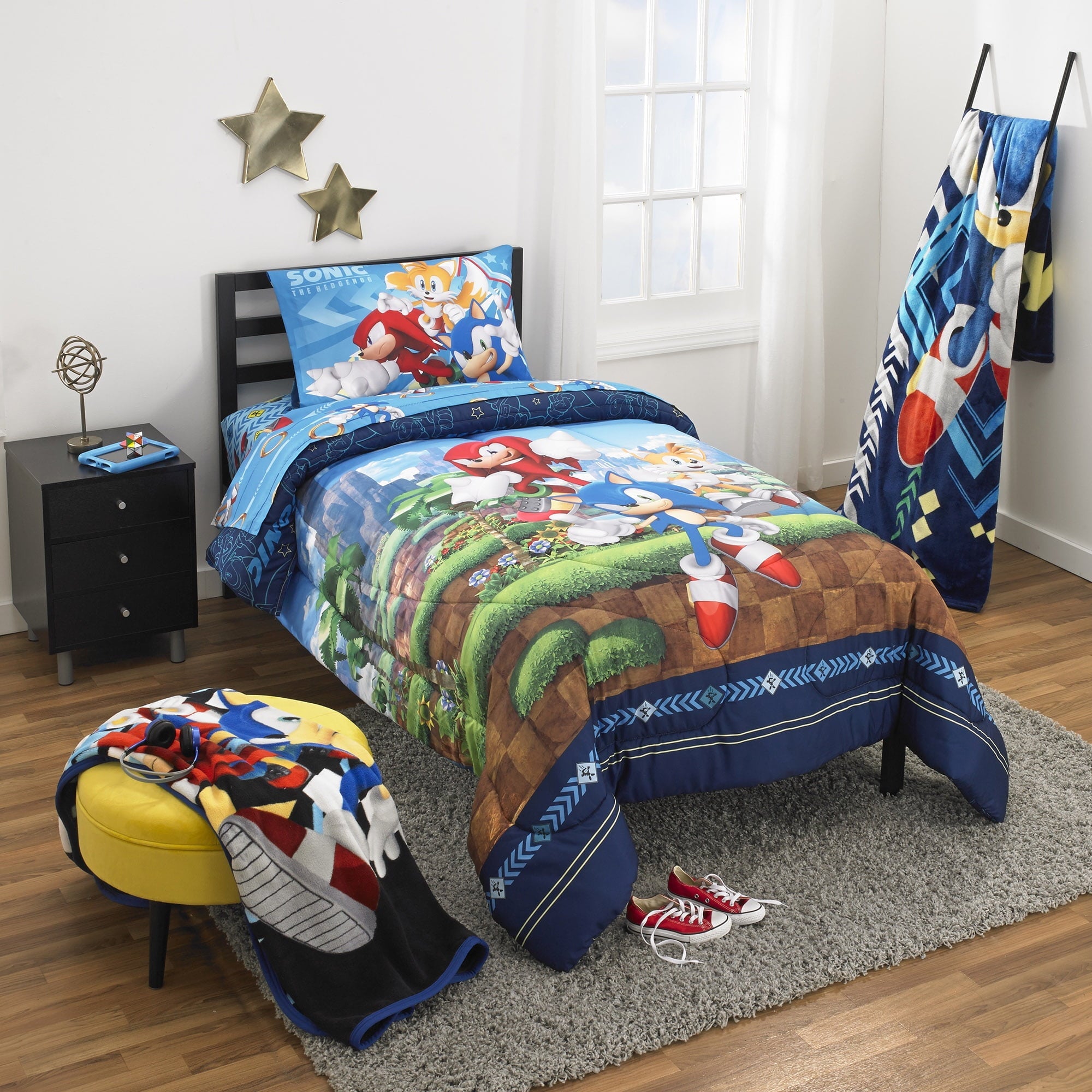 Hypoallergenic Cloud Sonic the Hedgehog Kids 2 Piece Blue Green Reversible Comforter and Pillowcase set, Twin/full - Cloud-Like Soft Lightweight Bed Comforter Detail