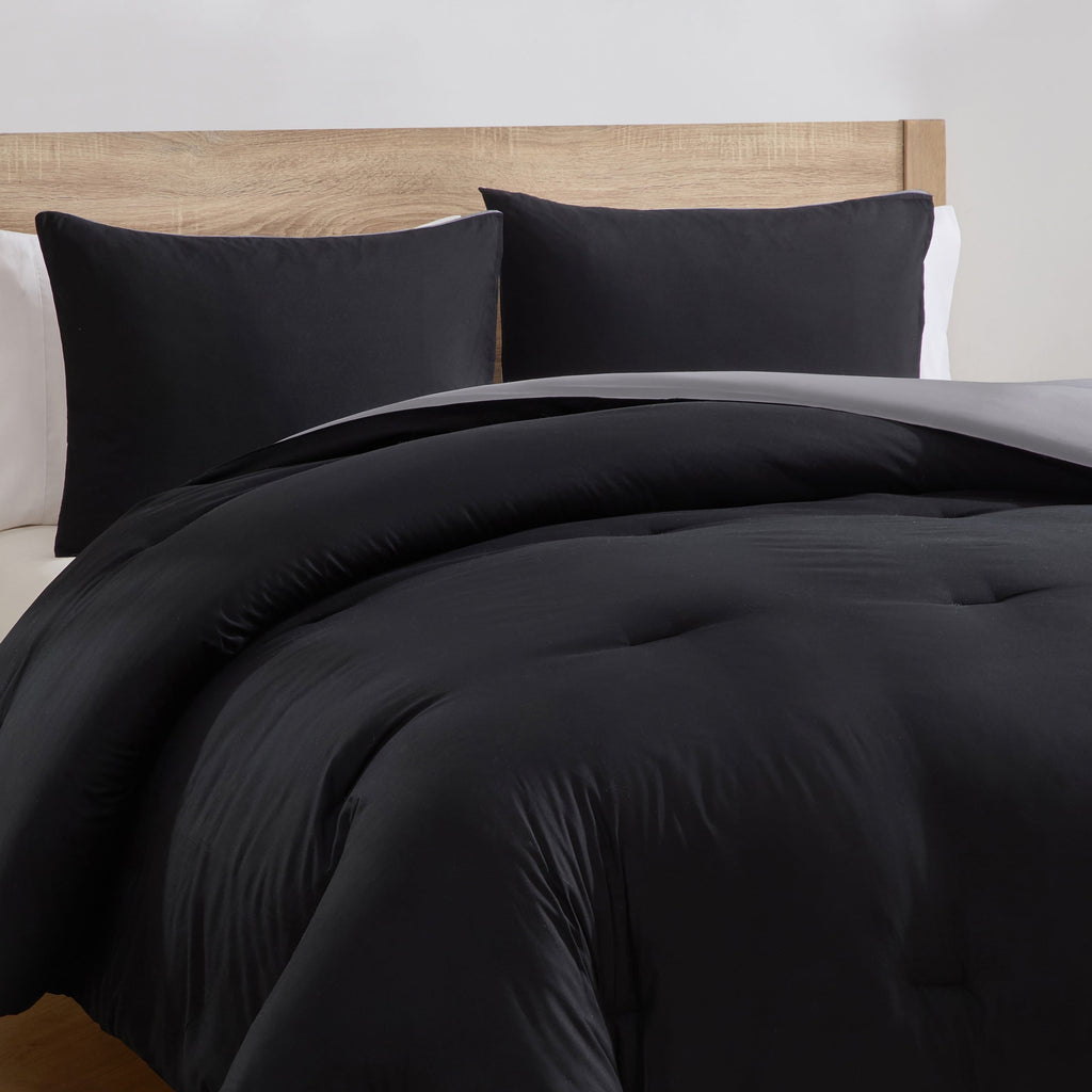 Fluffy Down Alternative Comforter Sets, All Season Lightweight Reversible Queen Comforter Set, 3-Pc Bedding Sets, Black/Charcoal gray - Cloud-Like Soft Lightweight Bed Comforter Detail