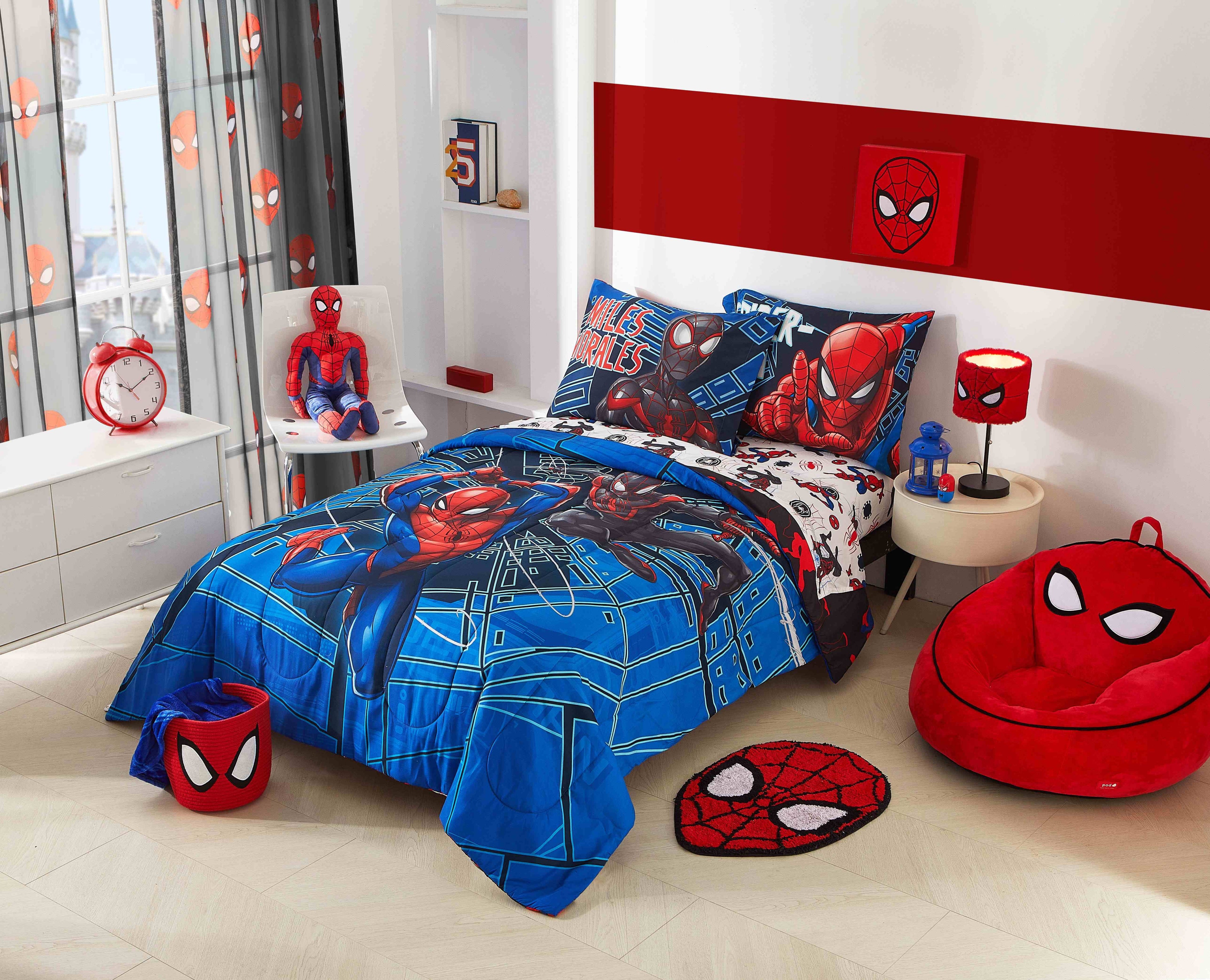 Luxurious Quilted Spiderman Techno City Kids 2 Piece Blue Reversible Comforter and Pillowcase Set, Twin/Full - All-Season Down Alternative Comforter Insert Detail